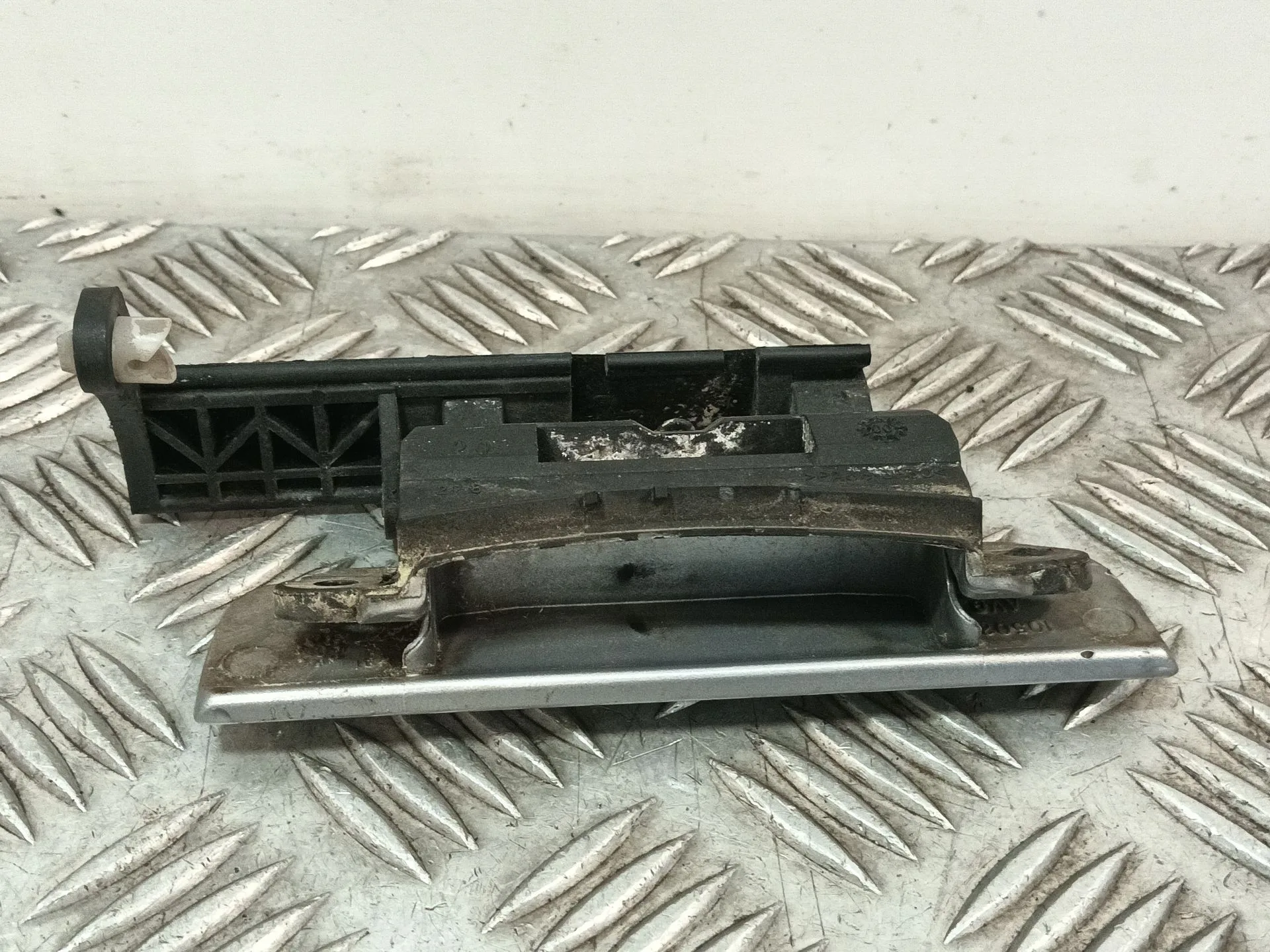 Maneta Exterior Delantera Izquierda para Peugeot 306 Berlina 3/4/5 Puertas (S2)