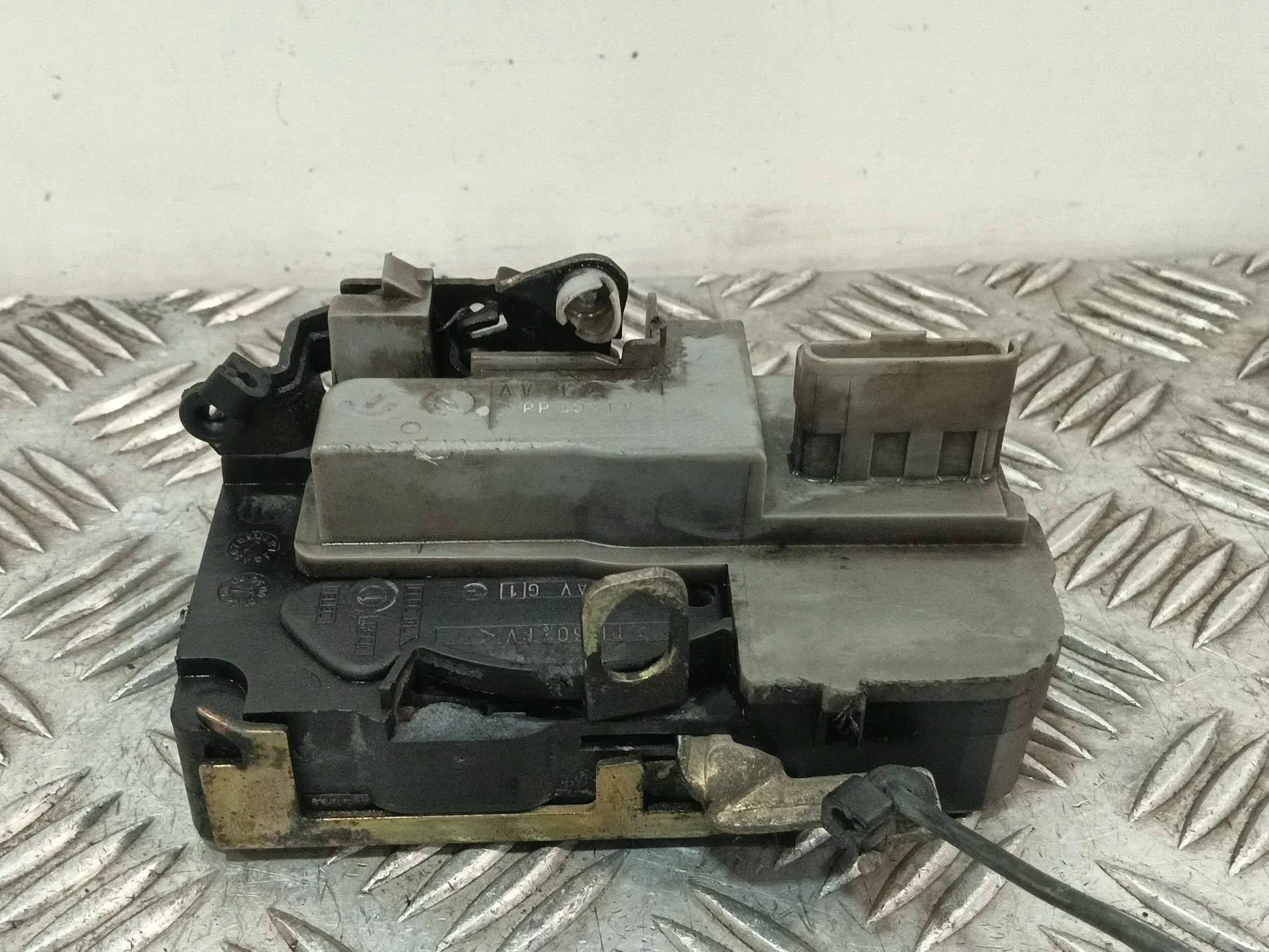Cerradura Puerta Delantera Izquierda para Peugeot 306 Berlina 3/4/5 Puertas (S2)