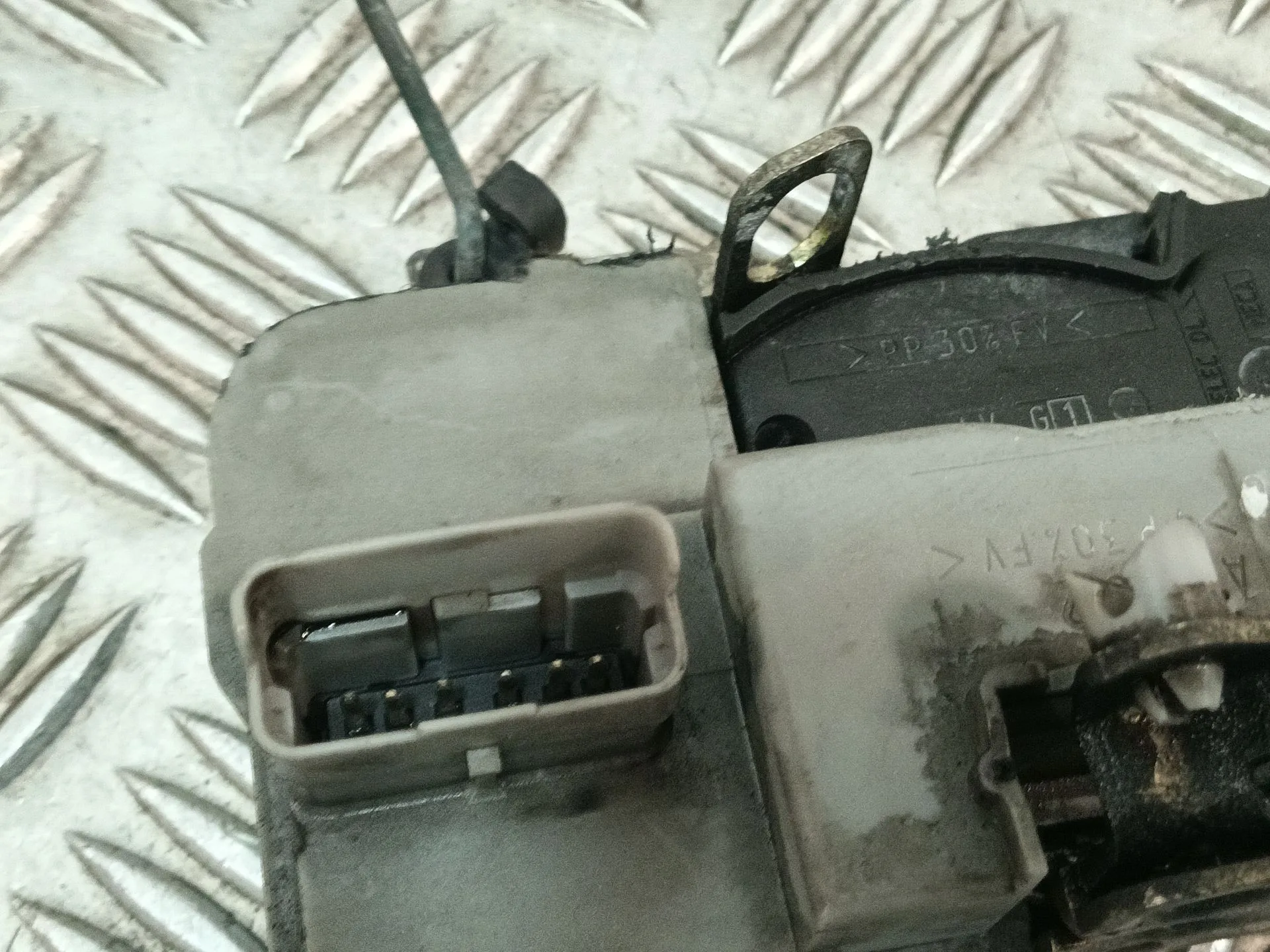 Cerradura Puerta Delantera Izquierda para Peugeot 306 Berlina 3/4/5 Puertas (S2)