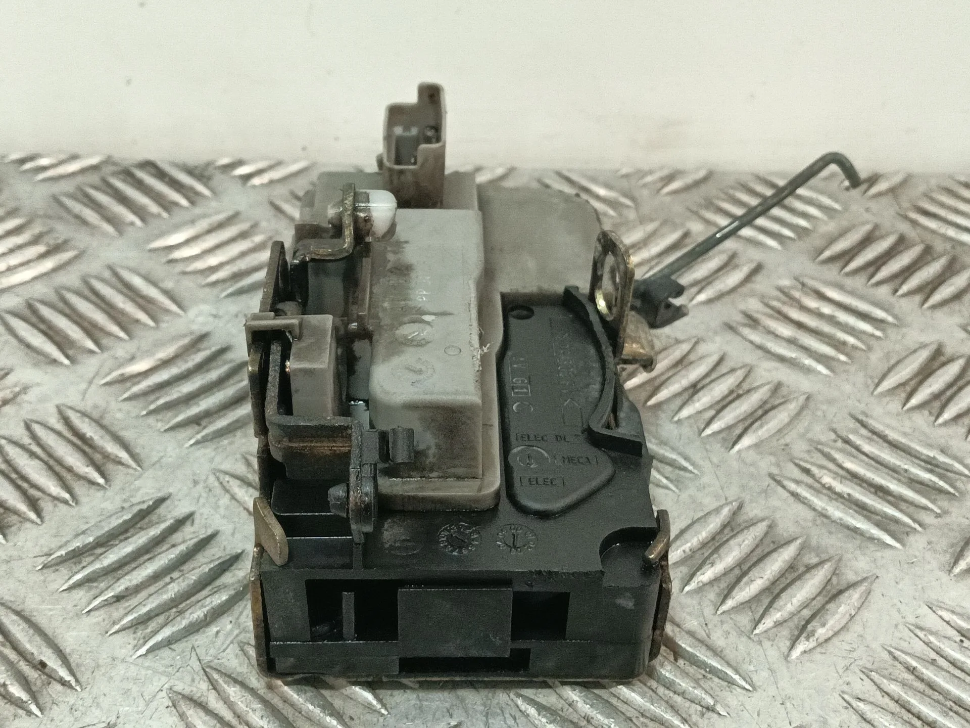 Cerradura Puerta Delantera Izquierda para Peugeot 306 Berlina 3/4/5 Puertas (S2)