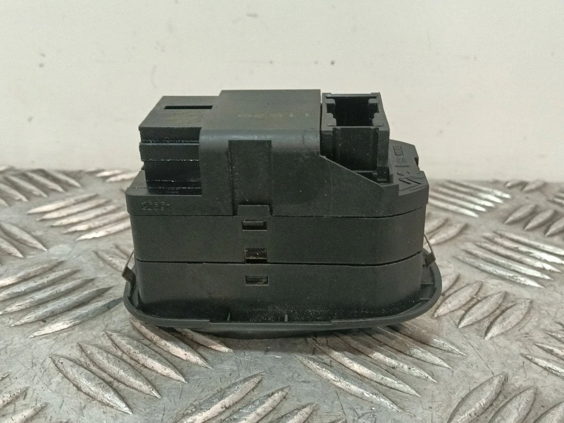 Mando Elevalunas Delantero Izquierdo para Peugeot 306 Berlina 3/4/5 Puertas (S2)