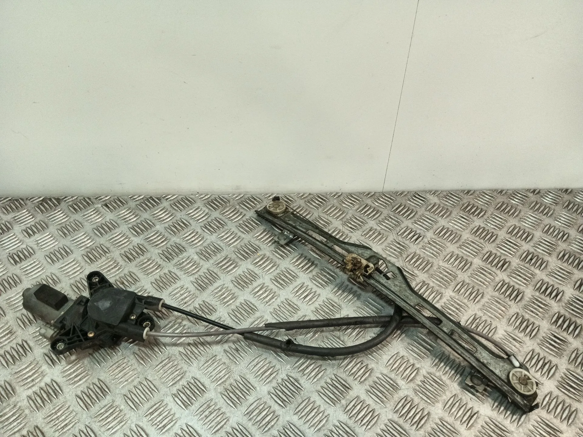 Elevalunas Delantero Izquierdo para Peugeot 306 Berlina 3/4/5 Puertas (S2)
