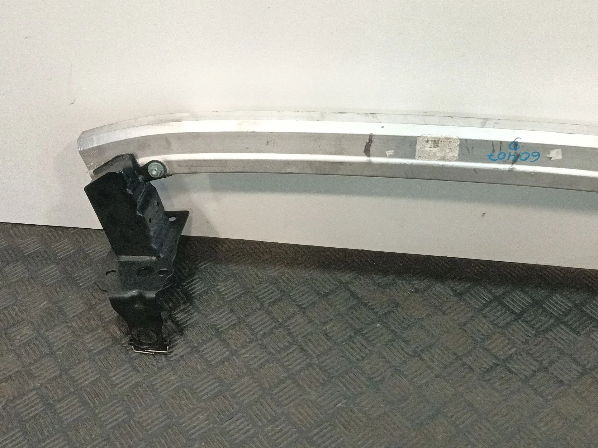 Refuerzo Paragolpes Delantero para Audi Q7 (4Lb)