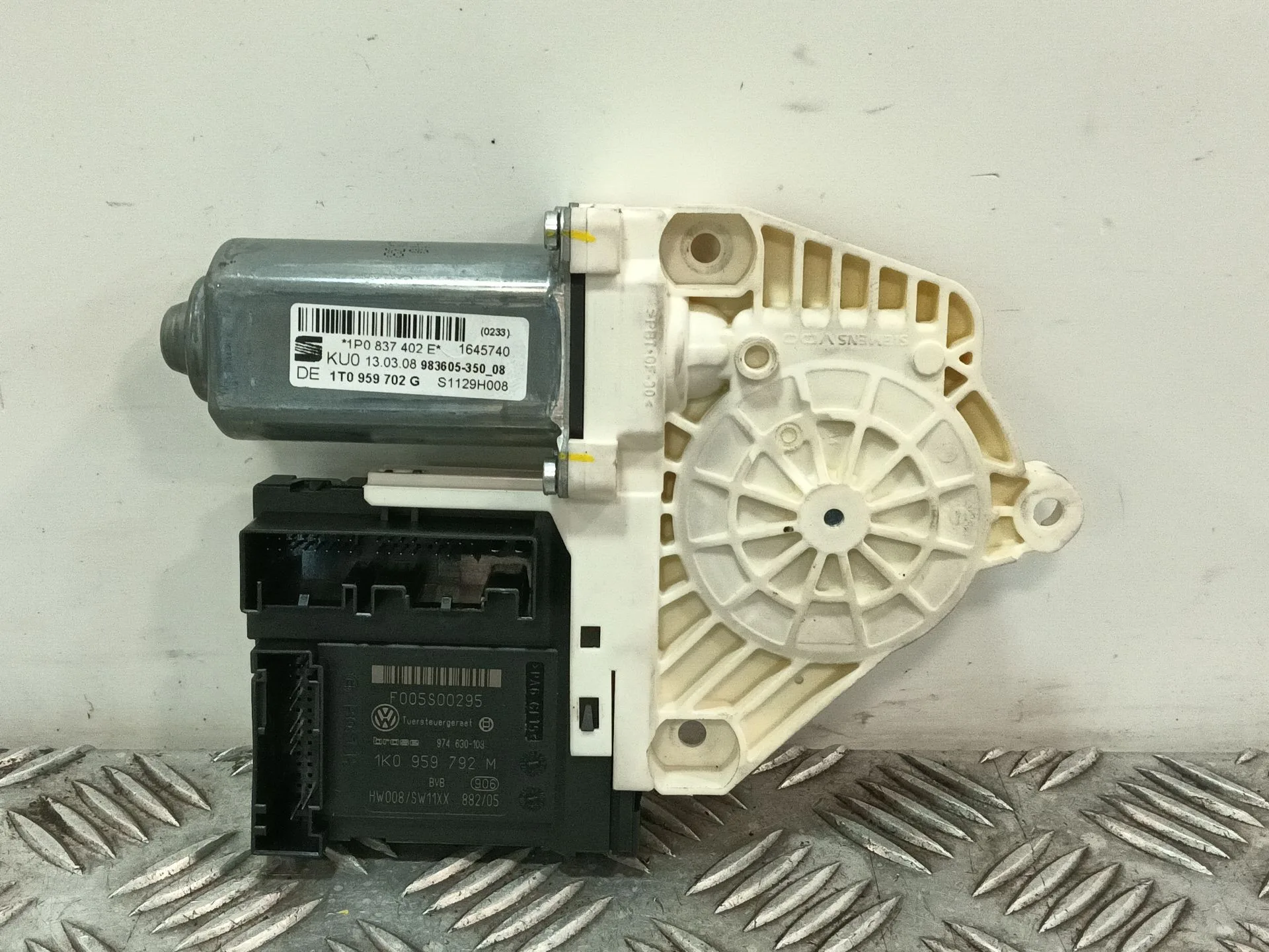 Motor Elevalunas Delantero Derecho para Seat Leon (1P1)