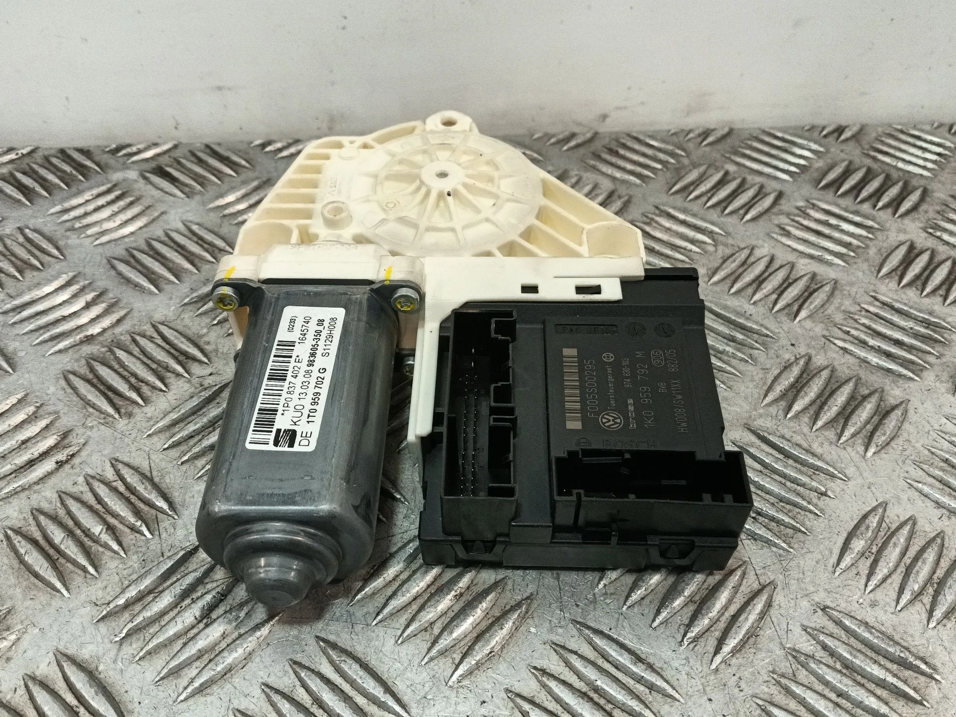 Motor Elevalunas Delantero Derecho para Seat Leon (1P1)