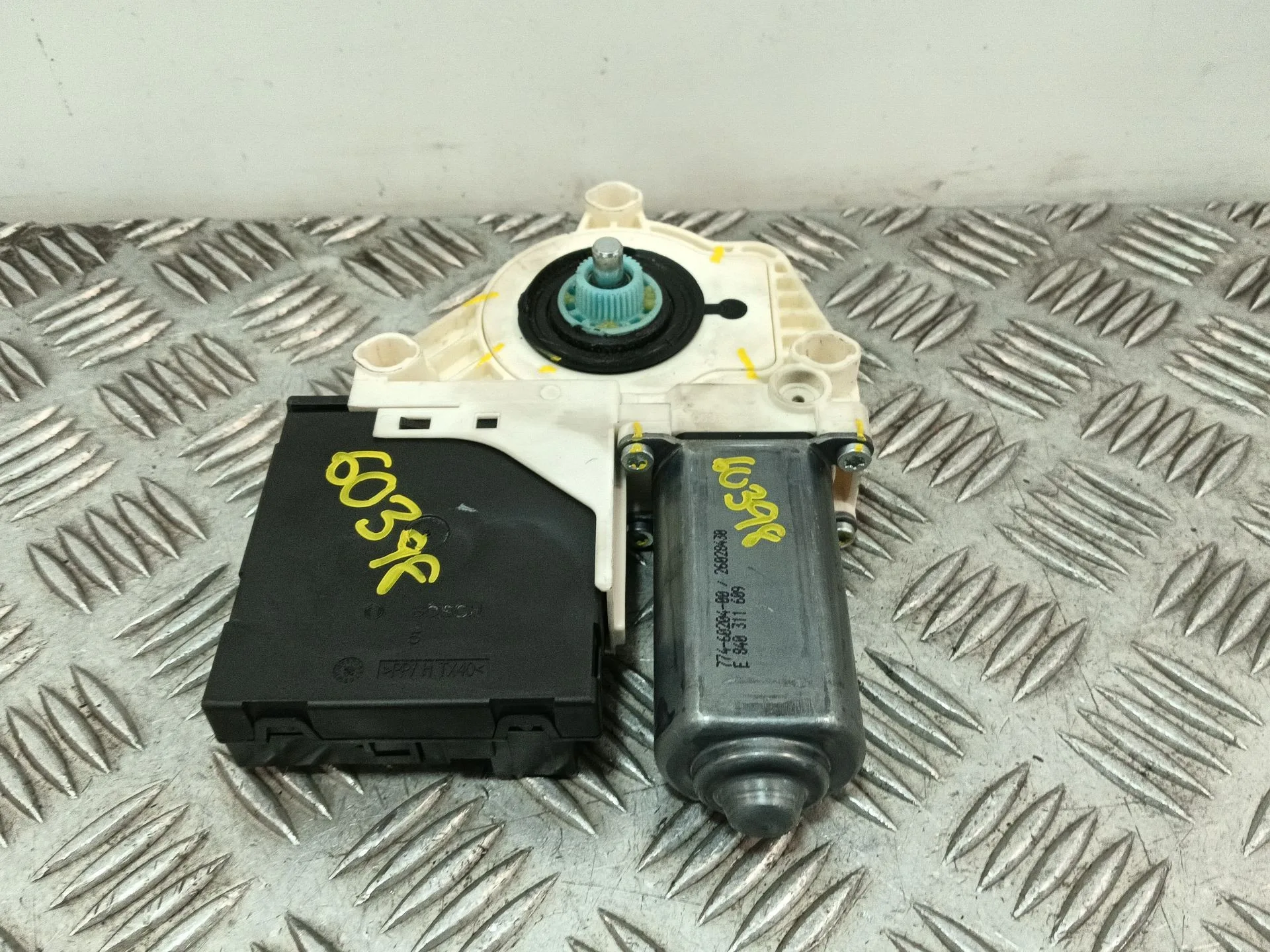 Motor Elevalunas Delantero Derecho para Seat Leon (1P1)