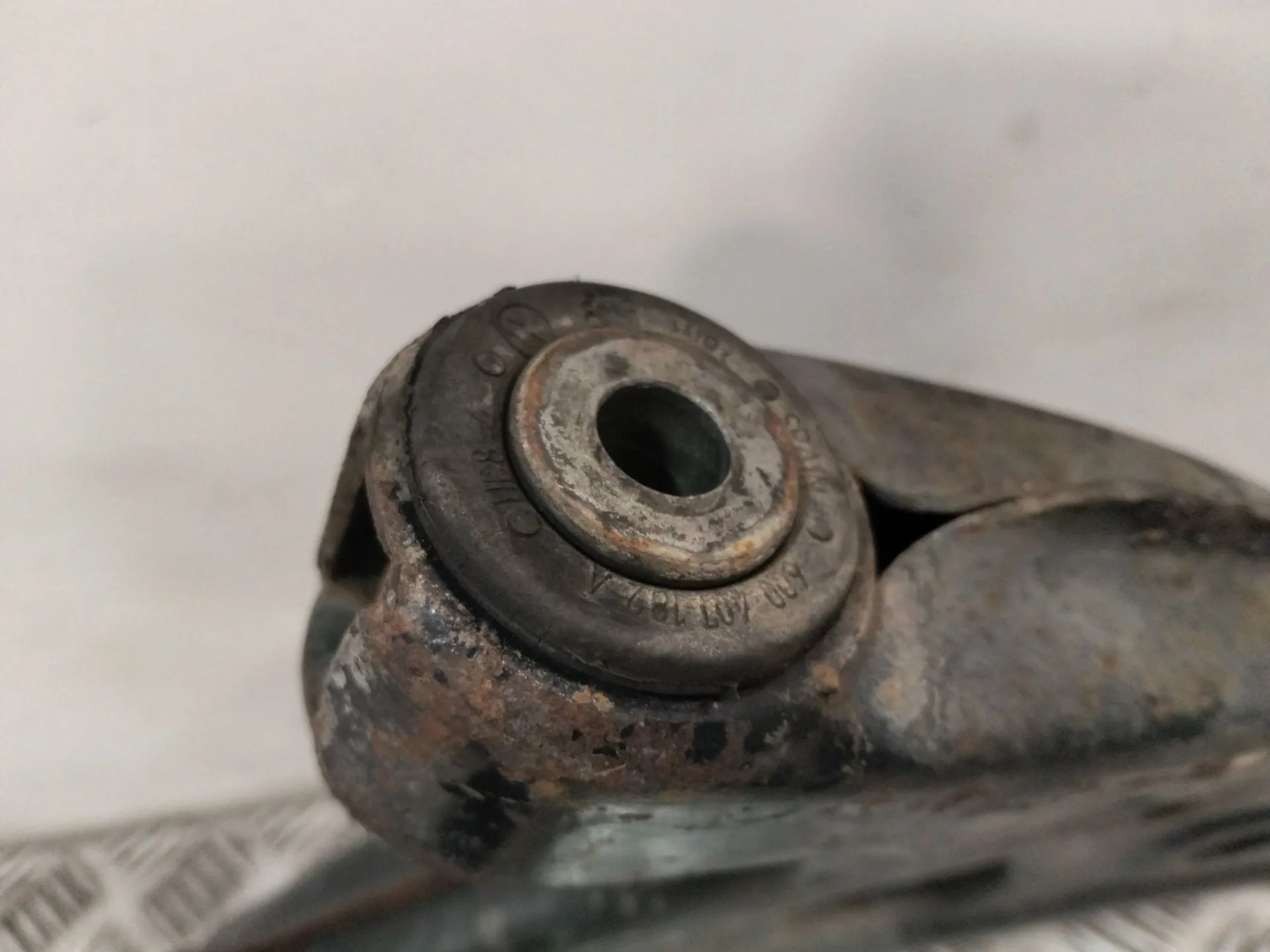 Brazo Suspension Inferior Delantero Izquierdo para Seat Ibiza Iii (6L1)