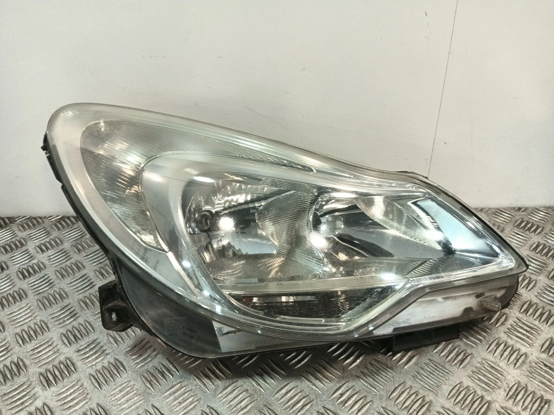 Faro Derecho para Opel Corsa D (S07)