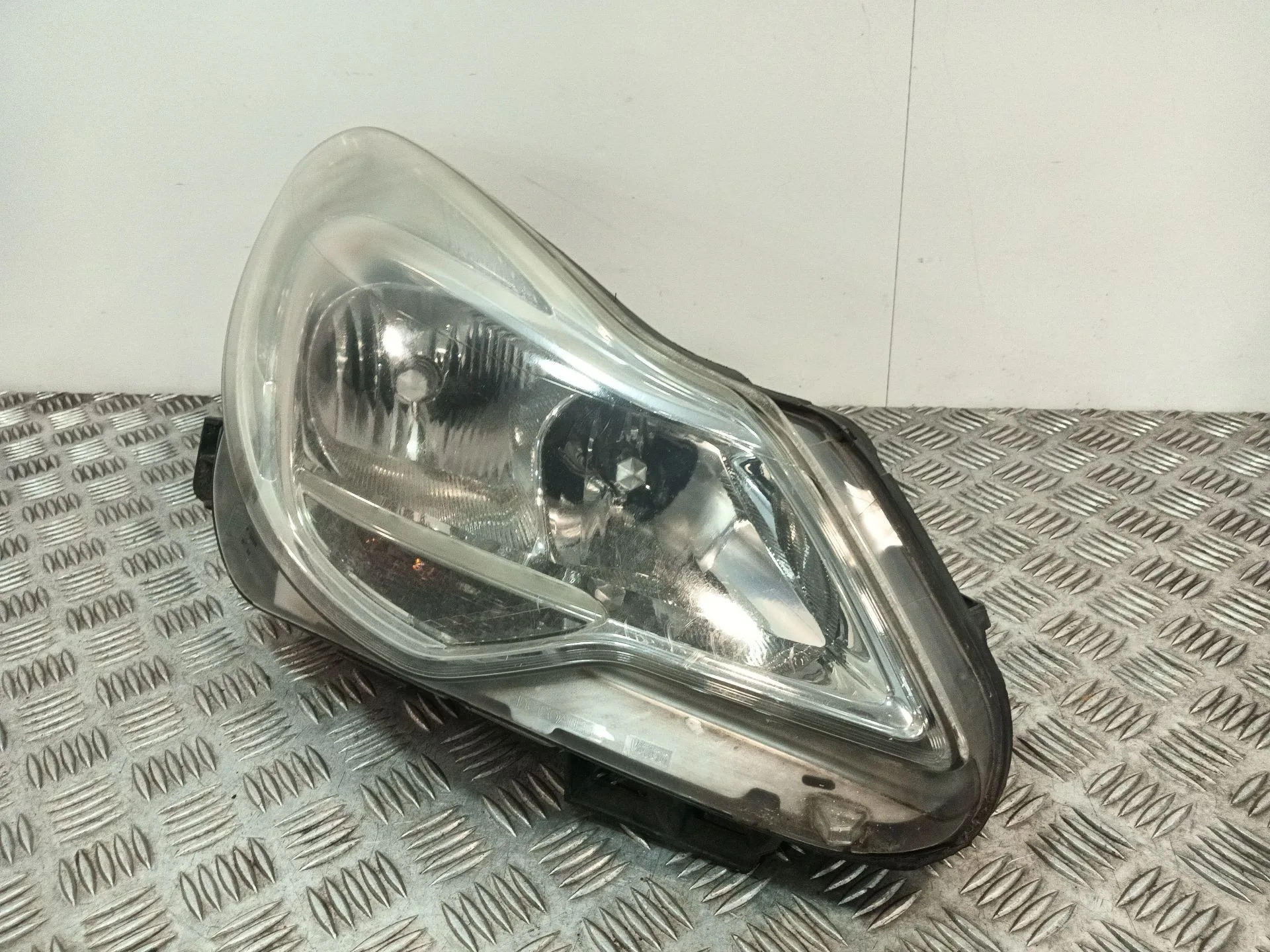 Faro Derecho para Opel Corsa D (S07)