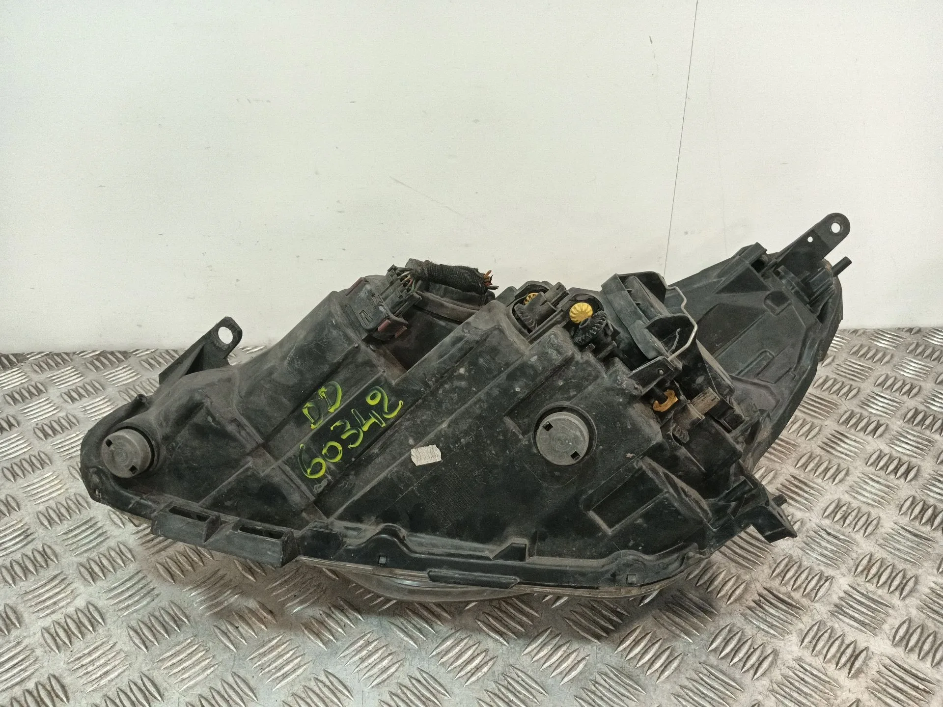 Faro Derecho para Opel Corsa D (S07)