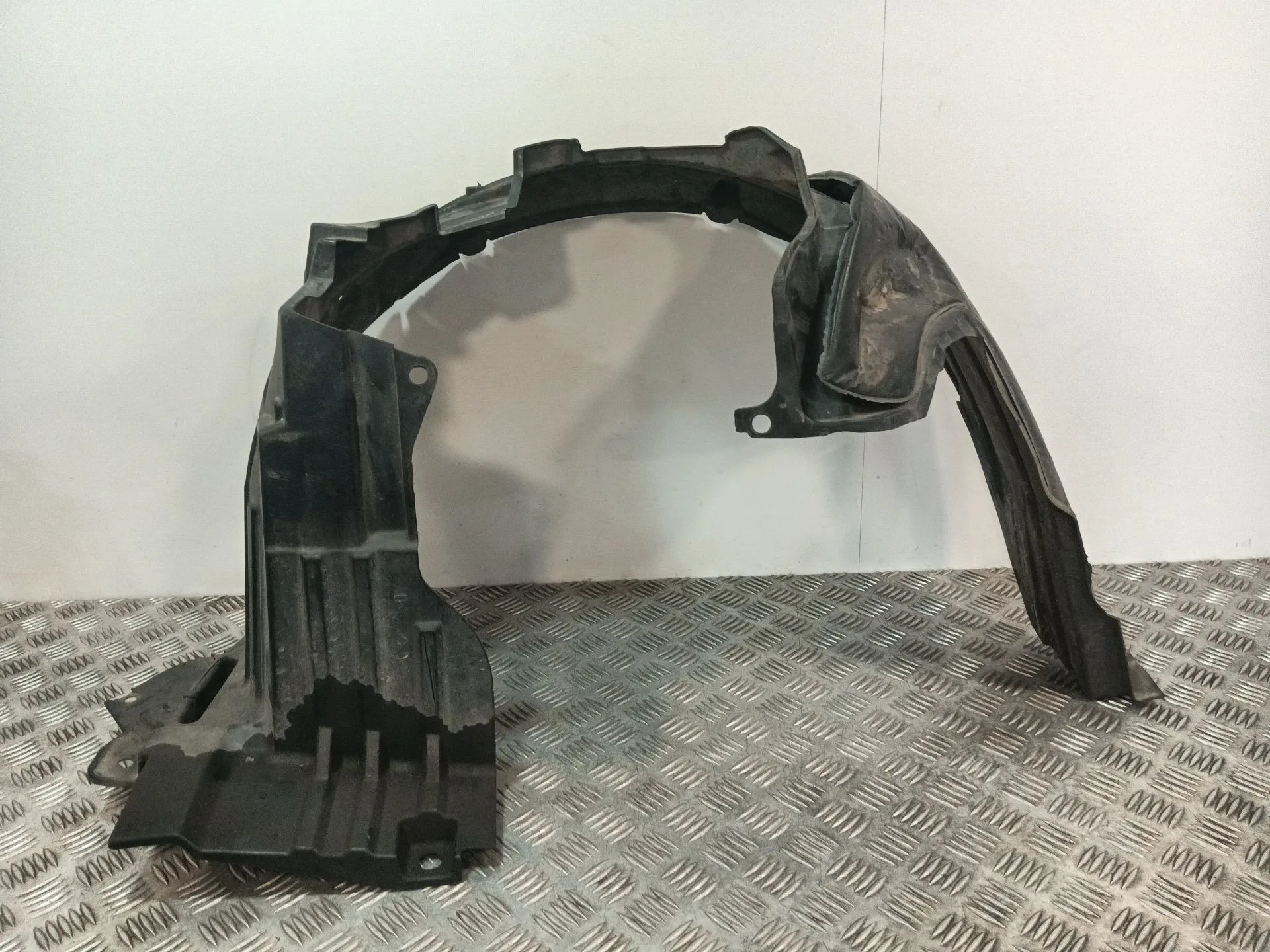 Plastico Paso Rueda Delantero Derecho para Nissan Micra Iii (K12)