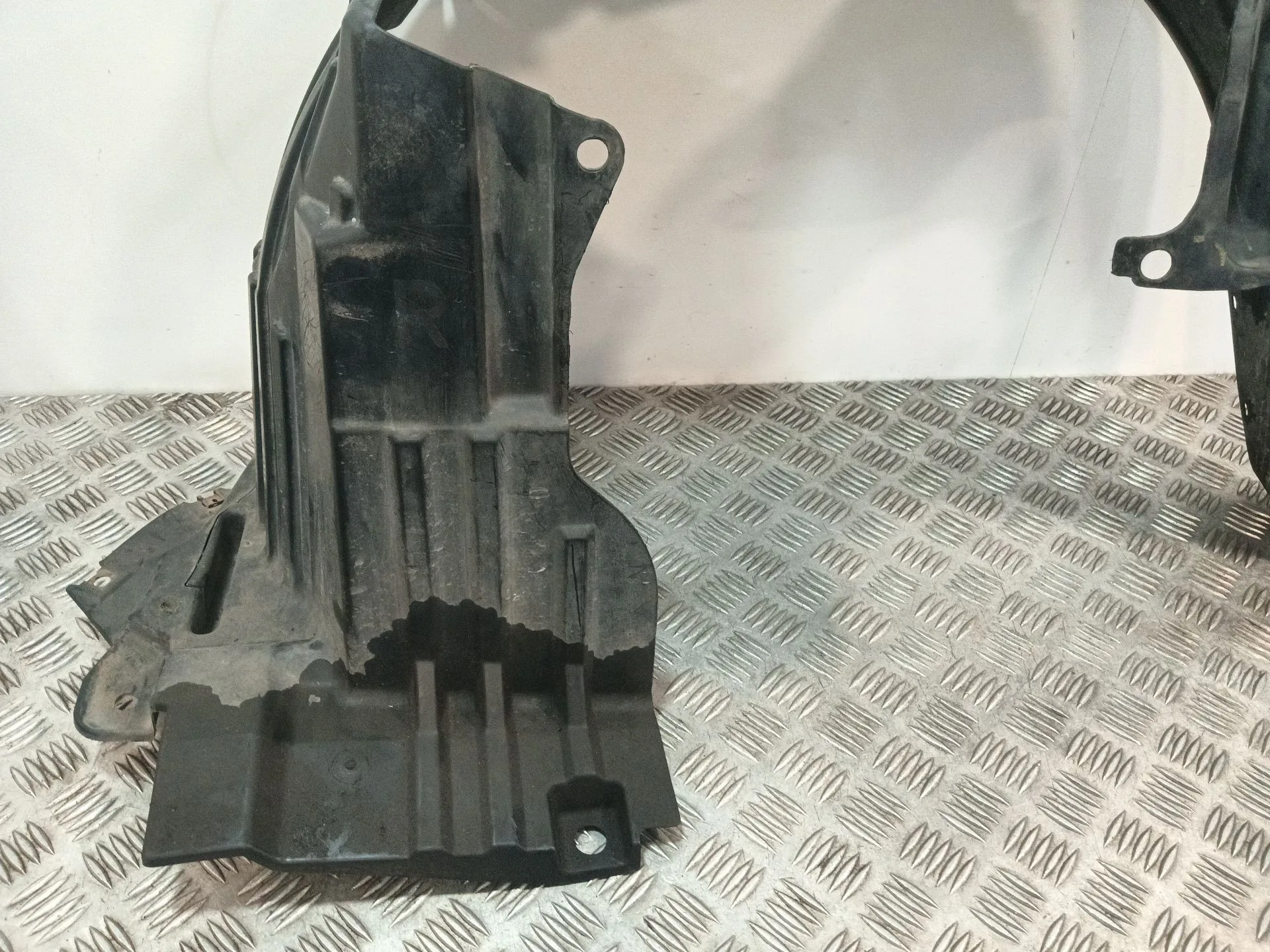 Plastico Paso Rueda Delantero Derecho para Nissan Micra Iii (K12)