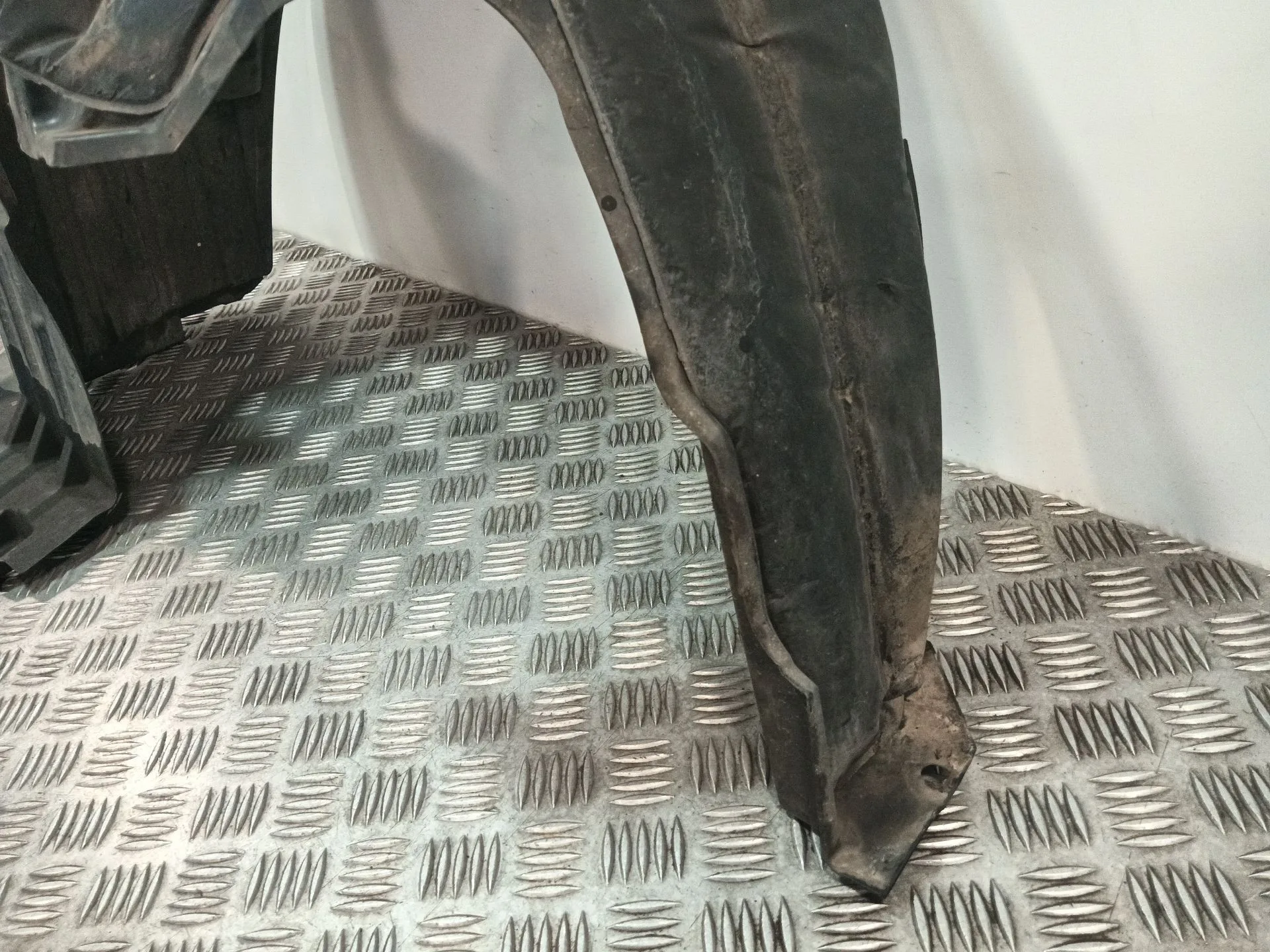 Plastico Paso Rueda Delantero Derecho para Nissan Micra Iii (K12)