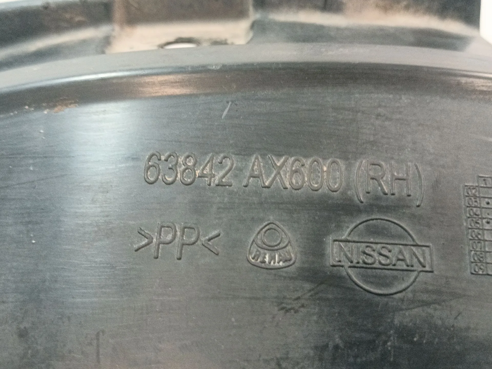 Plastico Paso Rueda Delantero Derecho para Nissan Micra Iii (K12)