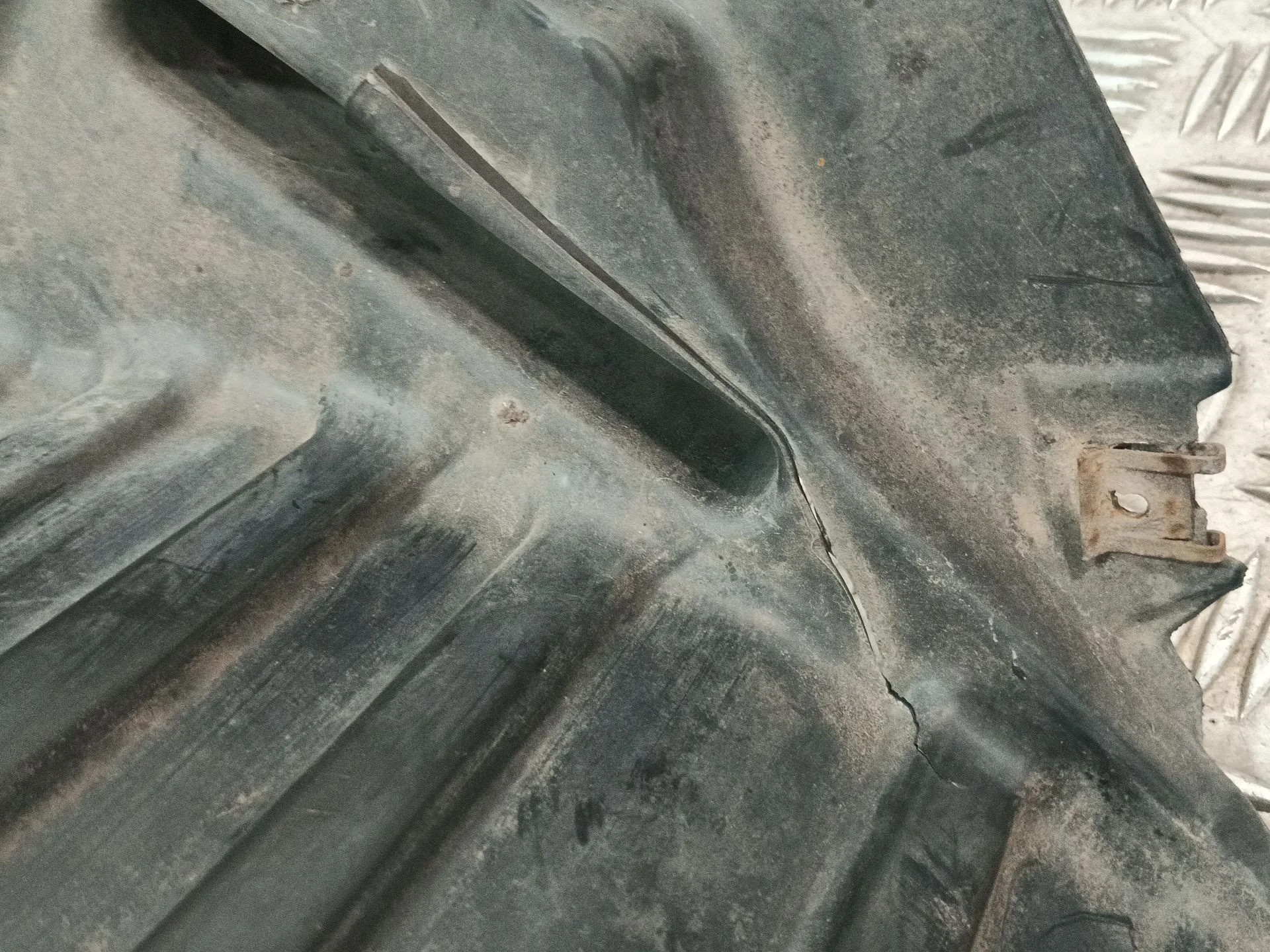 Plastico Paso Rueda Delantero Derecho para Nissan Micra Iii (K12)