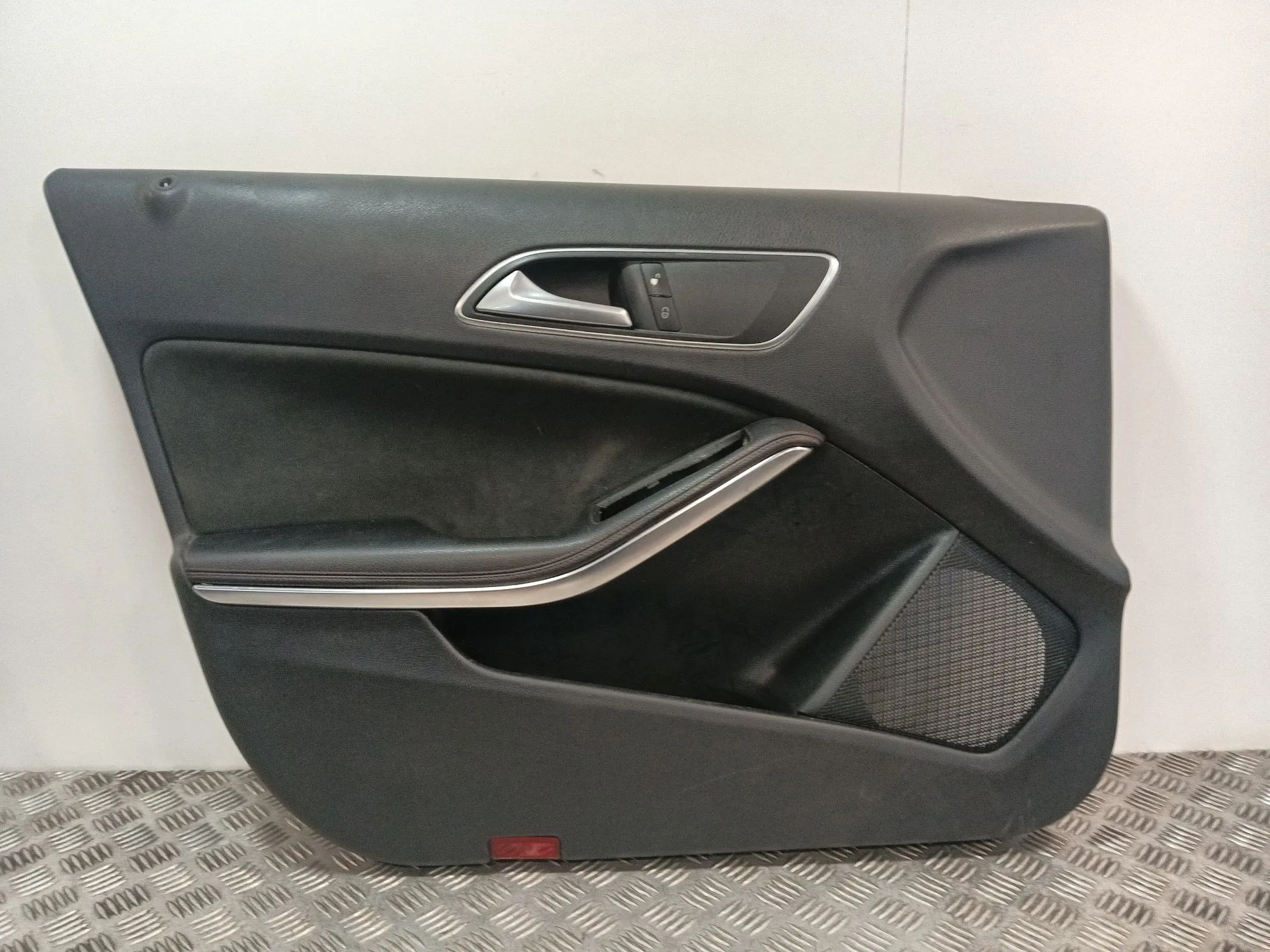 Guarnecido Puerta Delantera Izquierda para Mercedes-Benz Clase A (W176)