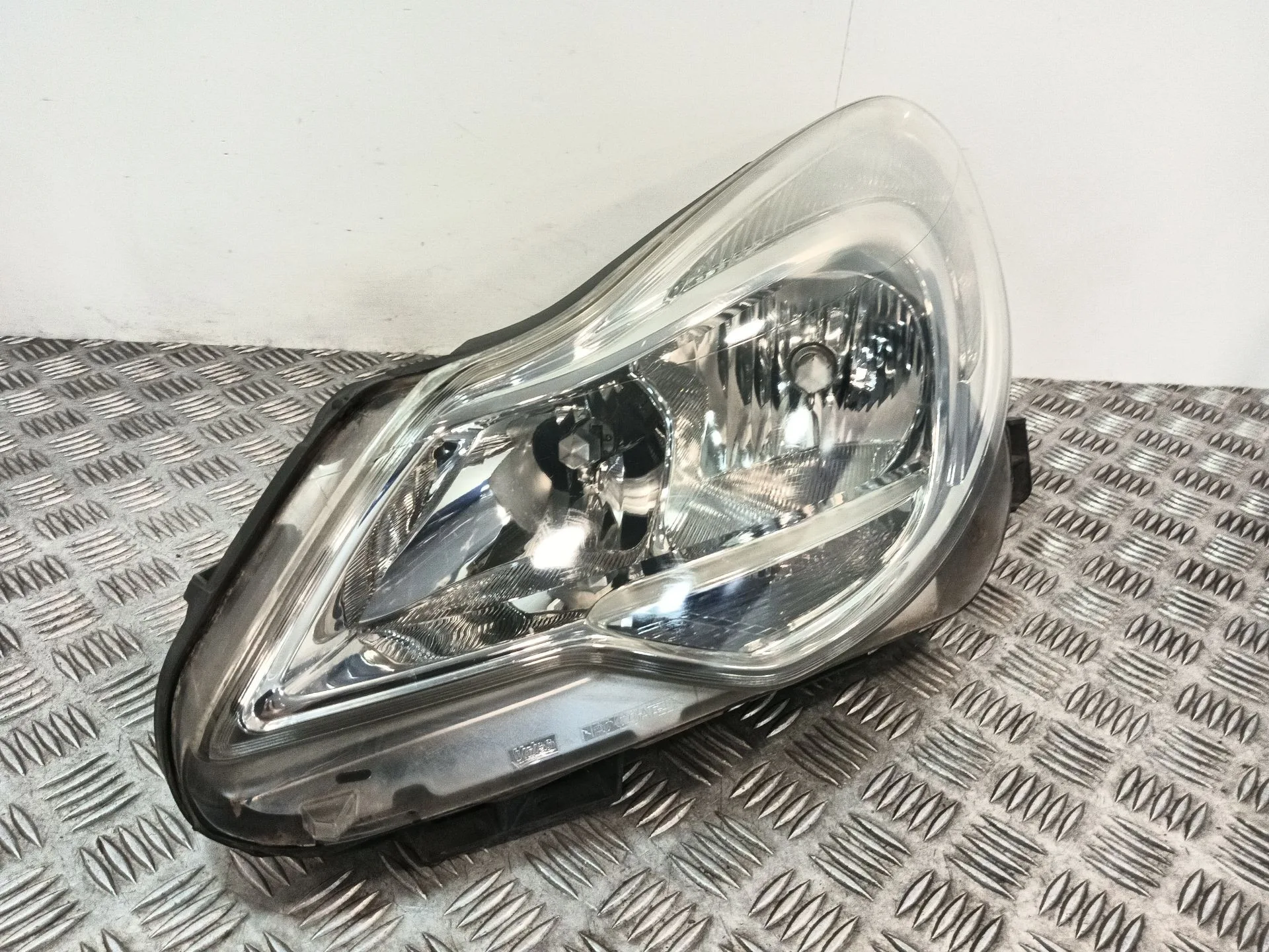 Faro Izquierdo para Opel Corsa D (S07)