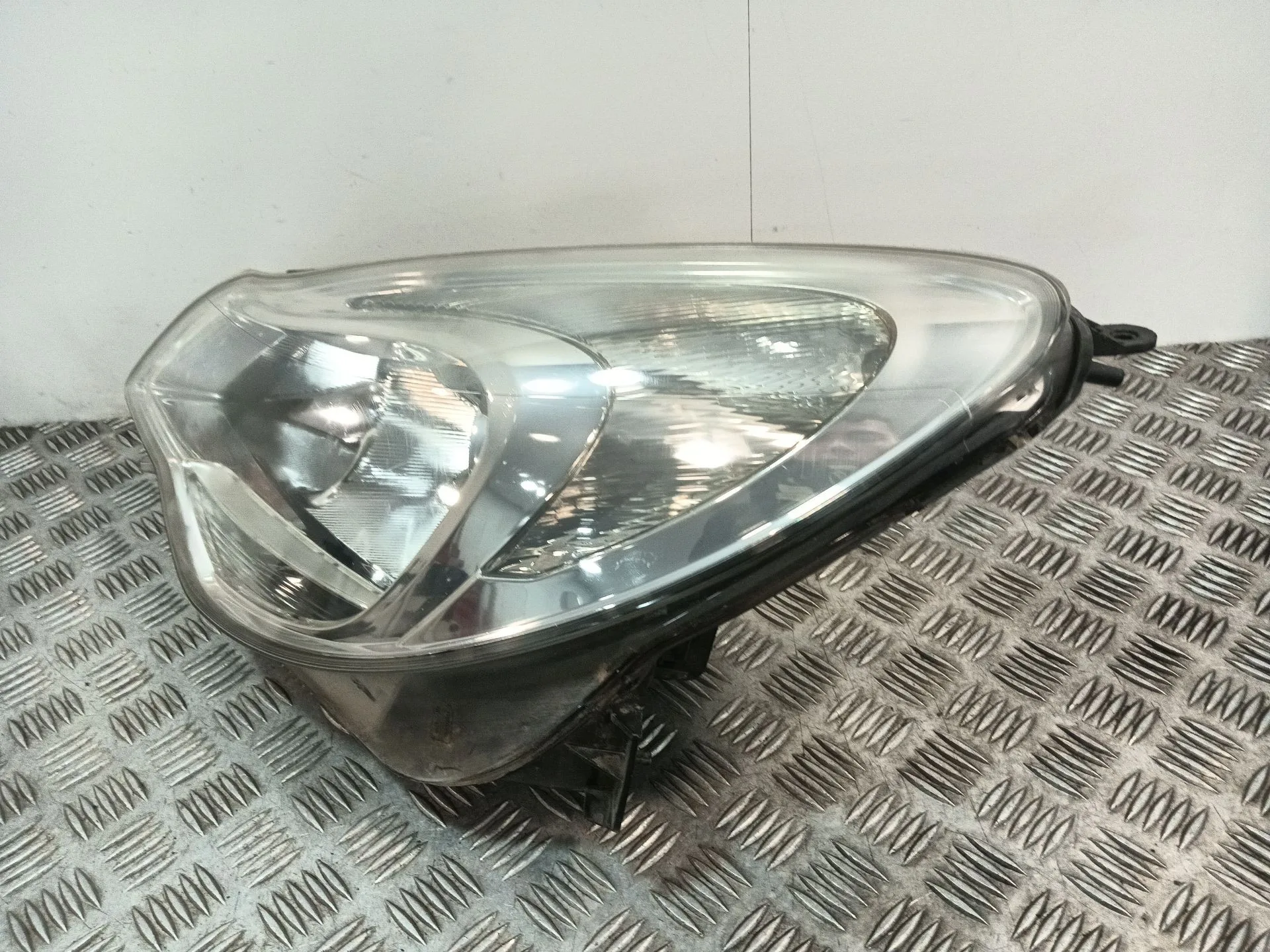 Faro Izquierdo para Opel Corsa D (S07)