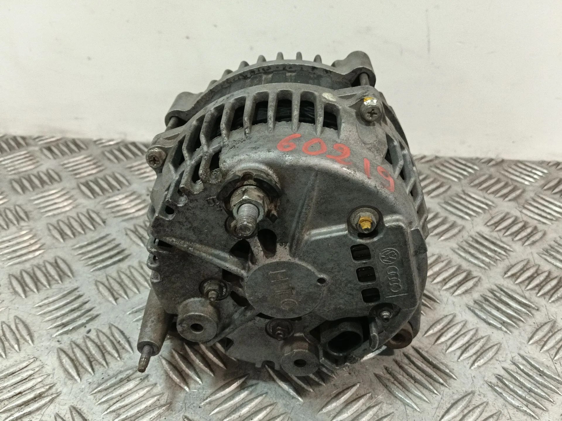 Alternador para Audi A3 (8L1)