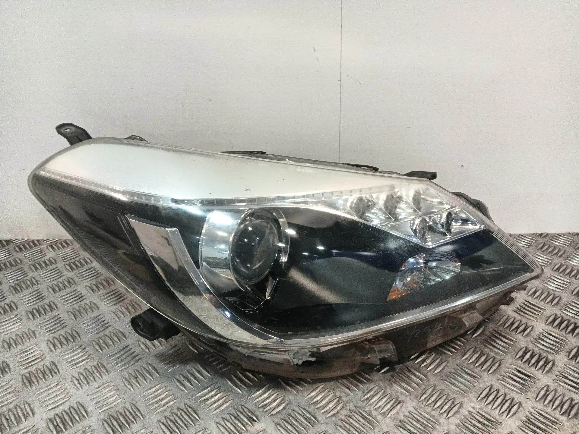 Faro Derecho para Toyota Yaris (_P13_)