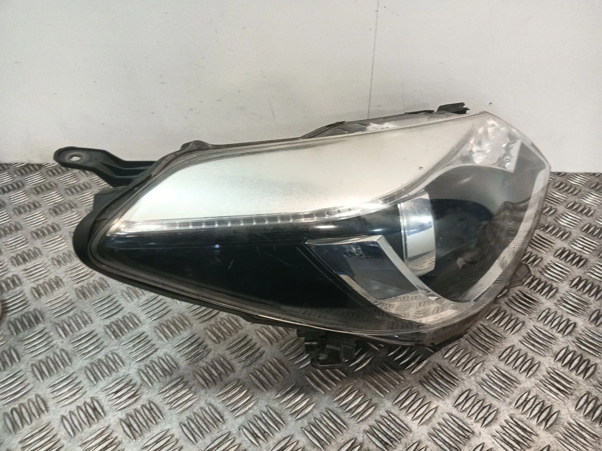 Faro Derecho para Toyota Yaris (_P13_)