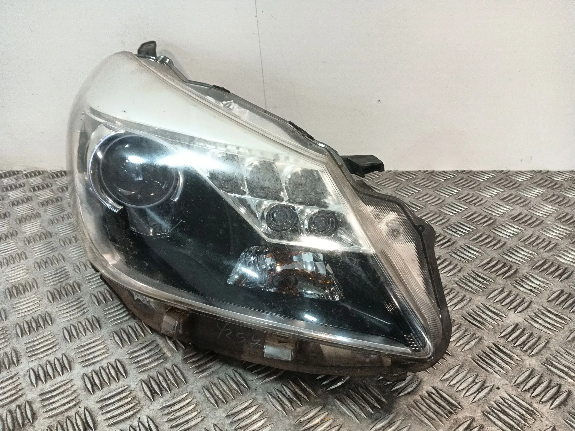 Faro Derecho para Toyota Yaris (_P13_)