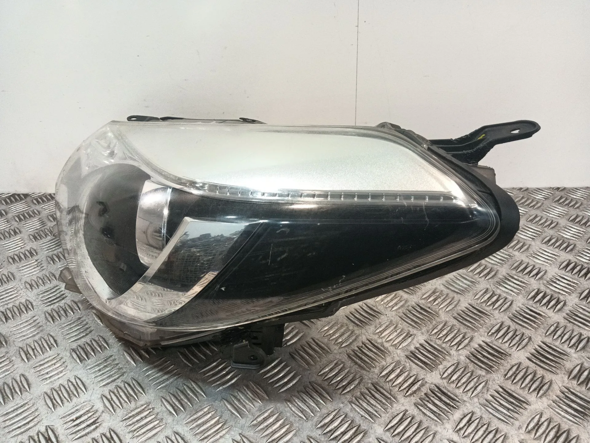 Faro Izquierdo para Toyota Yaris (_P13_)