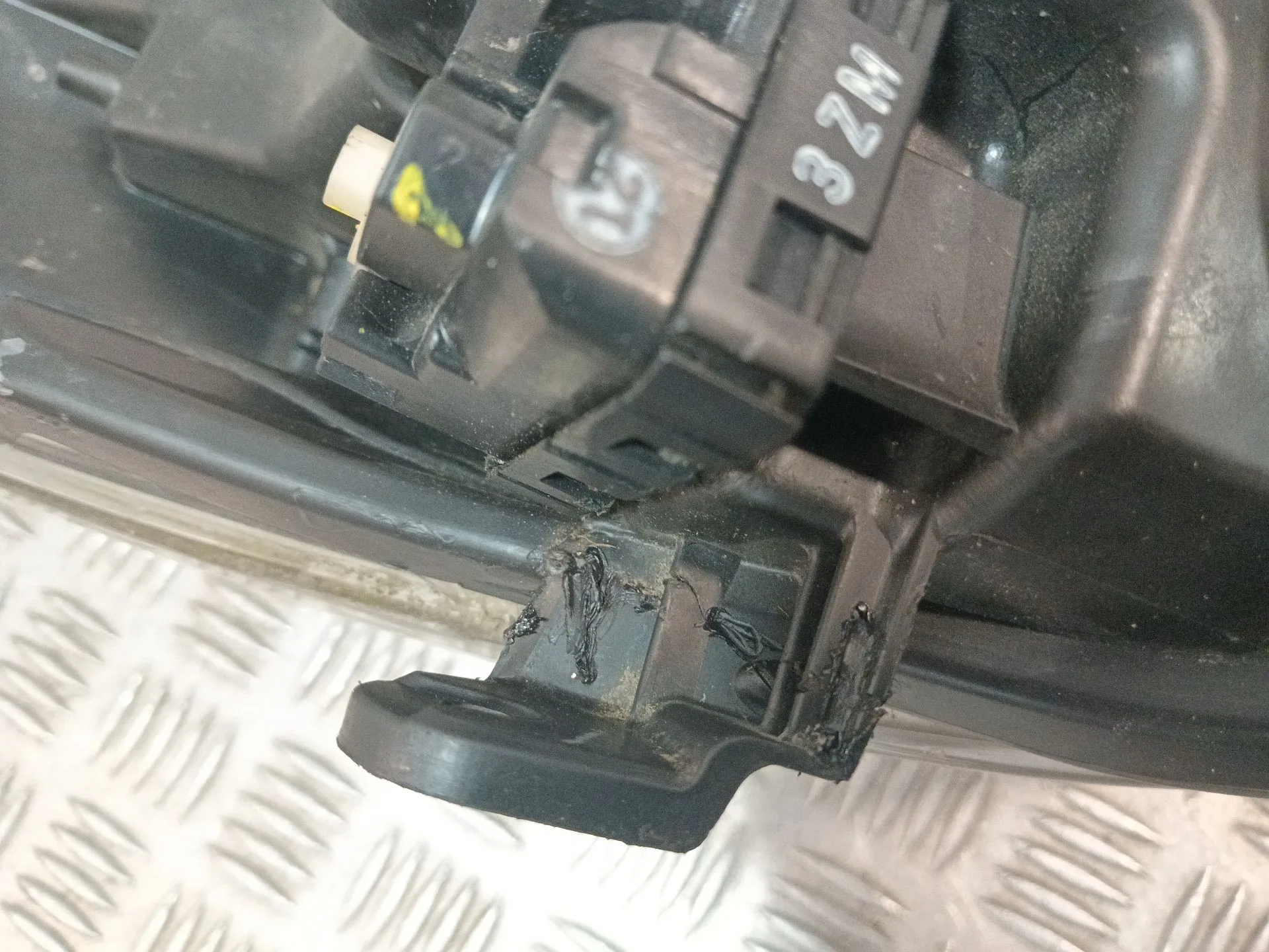 Faro Izquierdo para Toyota Yaris (_P13_)
