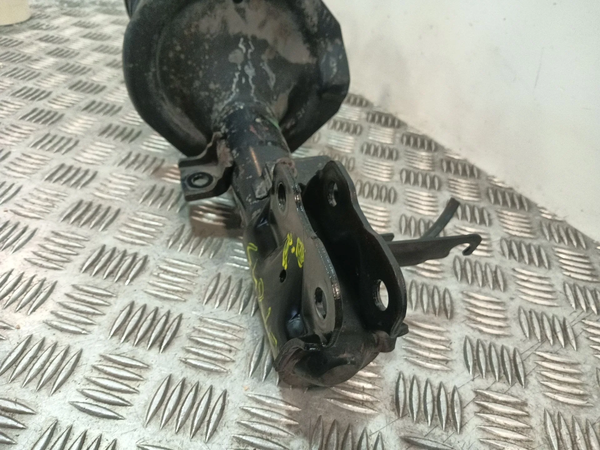 Amortiguador Delantero Derecho para Mitsubishi Lancer Berlina (Cy0)