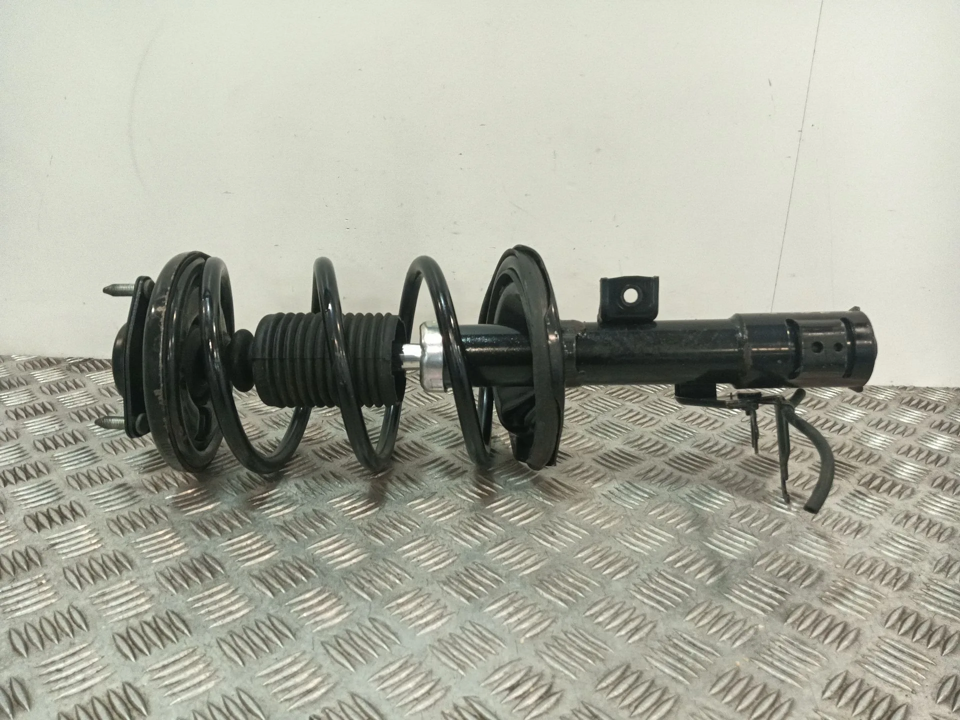 Amortiguador Delantero Derecho para Mitsubishi Lancer Berlina (Cy0)