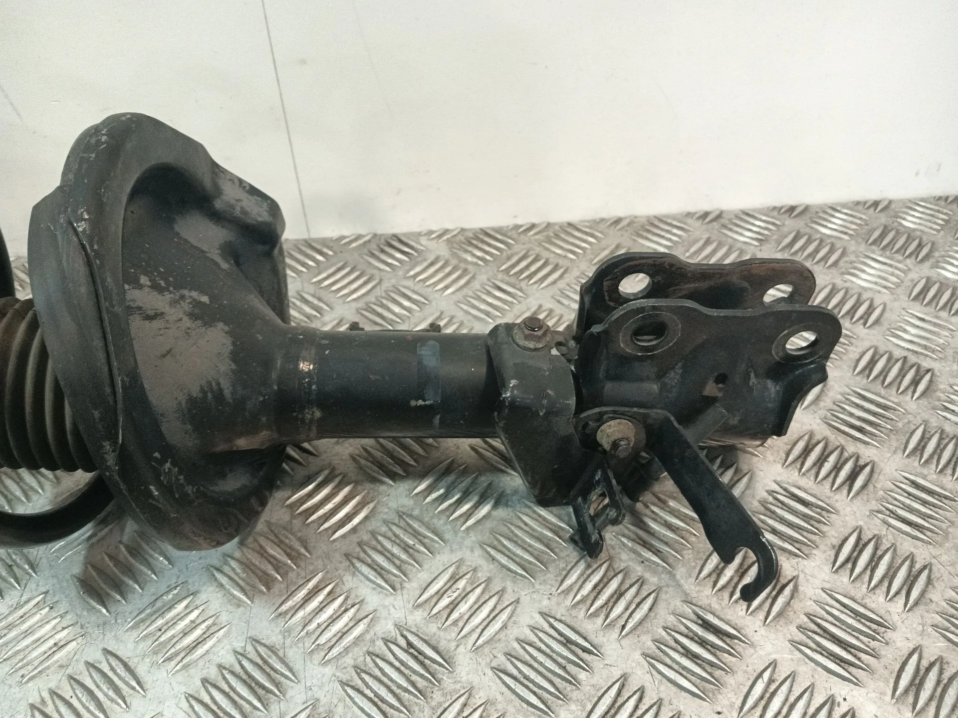 Amortiguador Delantero Izquierdo para Mitsubishi Lancer Berlina (Cy0)