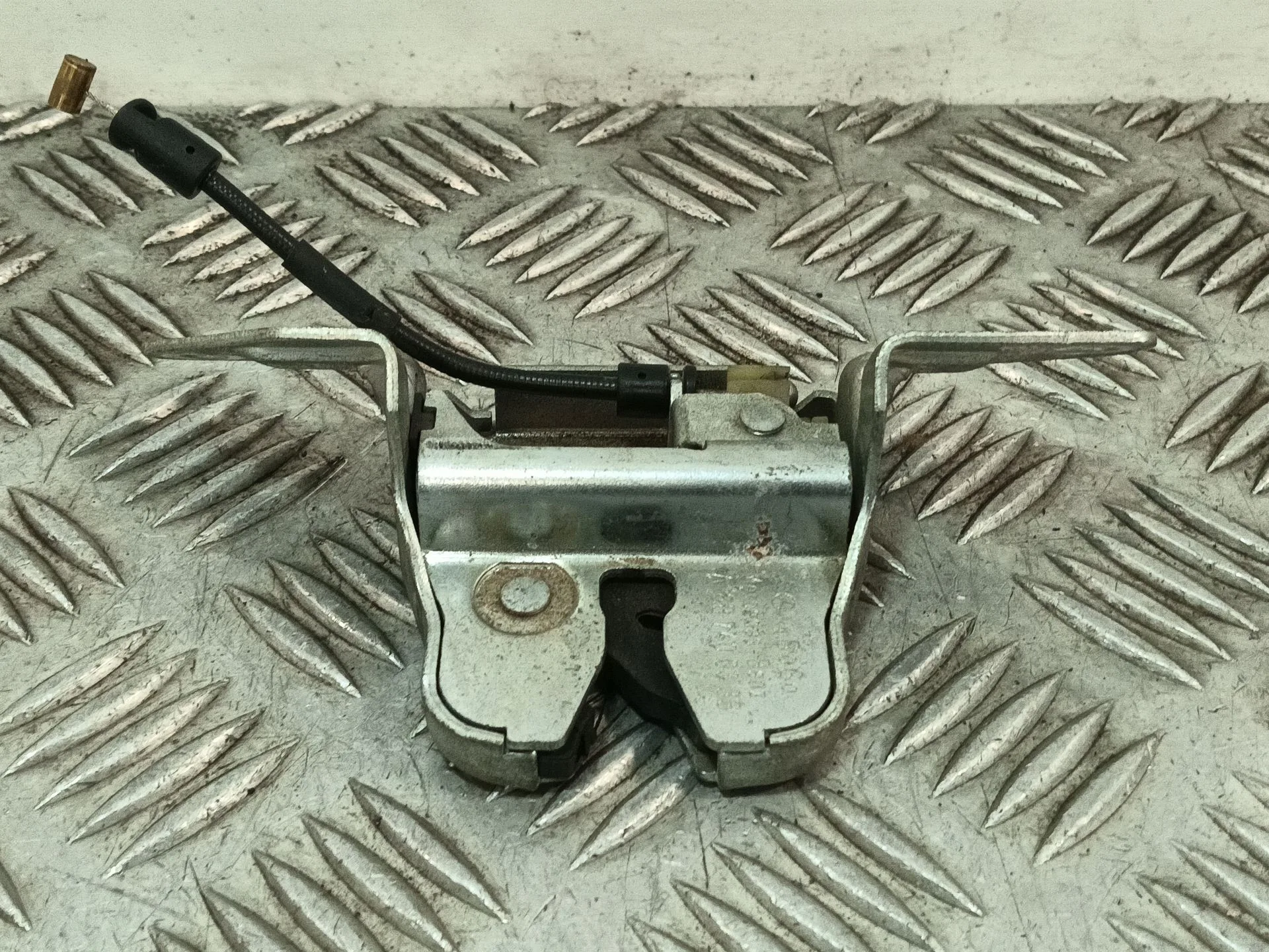 Cerradura Maletero / Porton para Mercedes-Benz Clase A (W168)