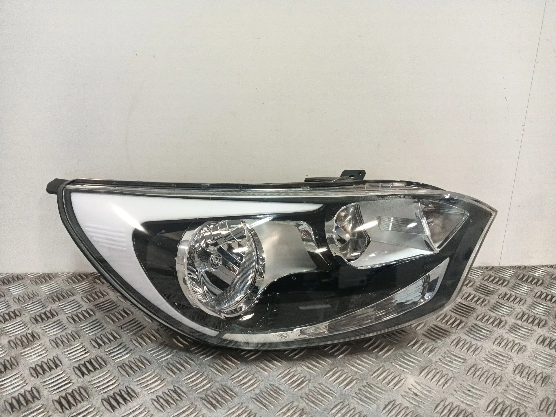 Faro Derecho para Kia Rio Iii (Ub)