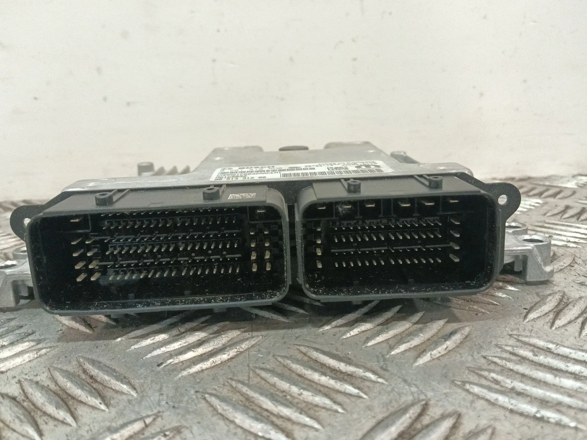 Centralita Motor Uce para Opel Corsa F Xhl Mt6