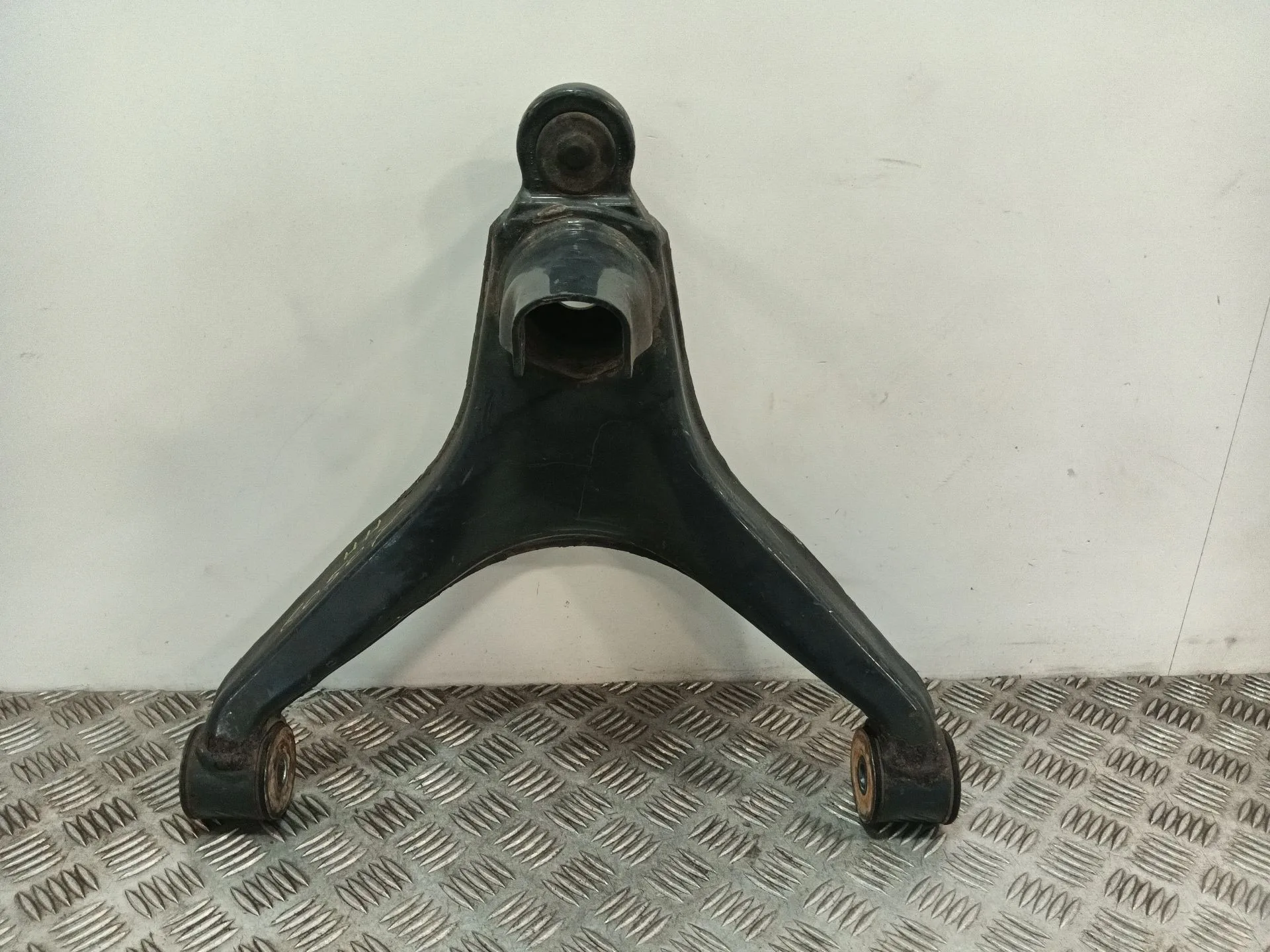 Brazo Suspension Inferior Delantero Izquierdo para Iveco Daily Vi Furgoneta