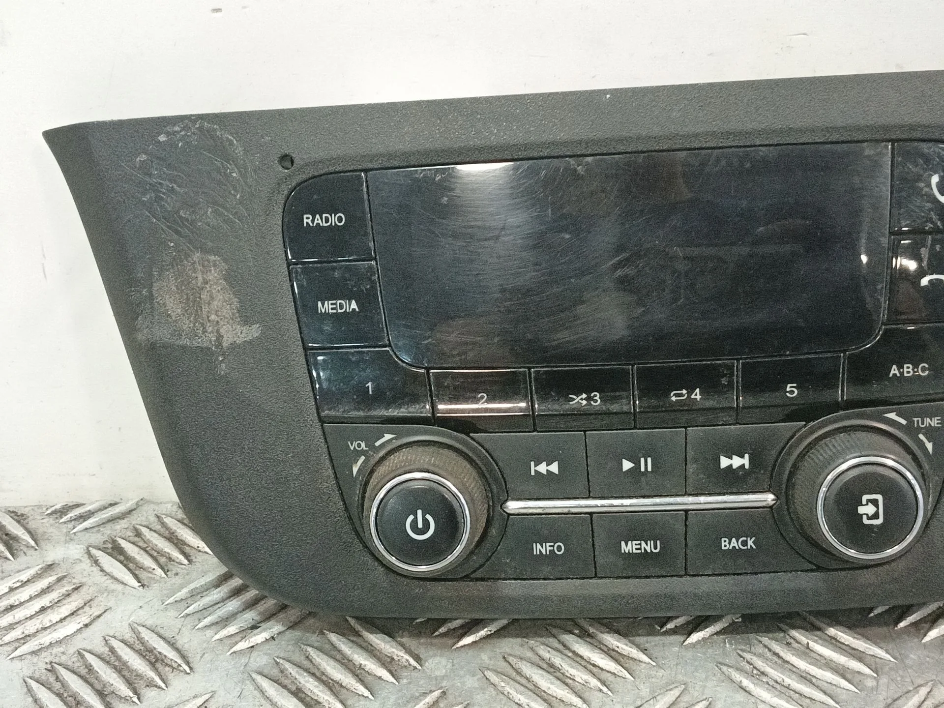 Pantalla / Mando Multifuncion para Iveco Daily Vi Furgoneta