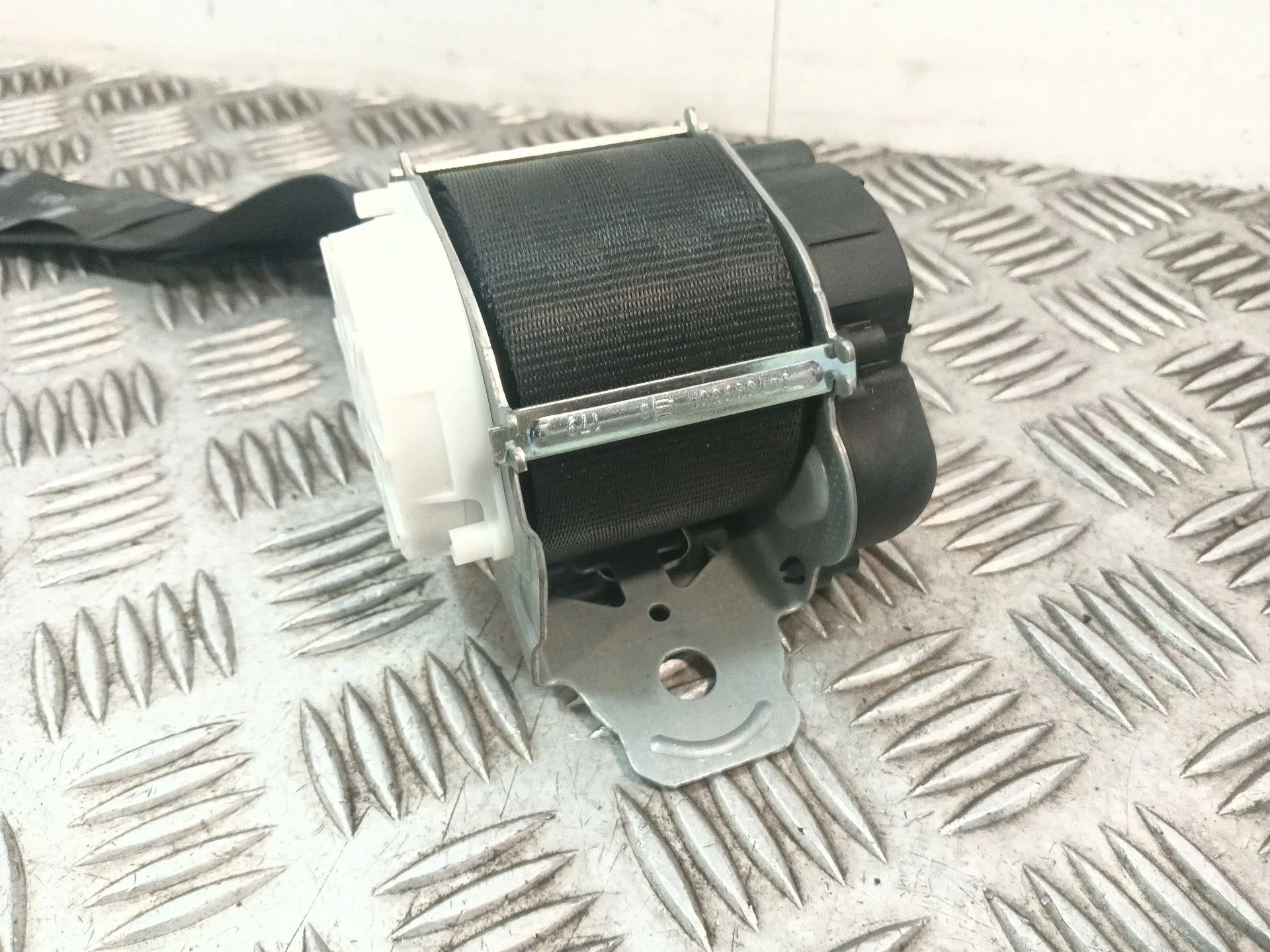 Cinturon Seguridad Trasero Izquierdo para Peugeot 3008 Ii Suv (Mc_, Mr_, Mj_, M4_)
