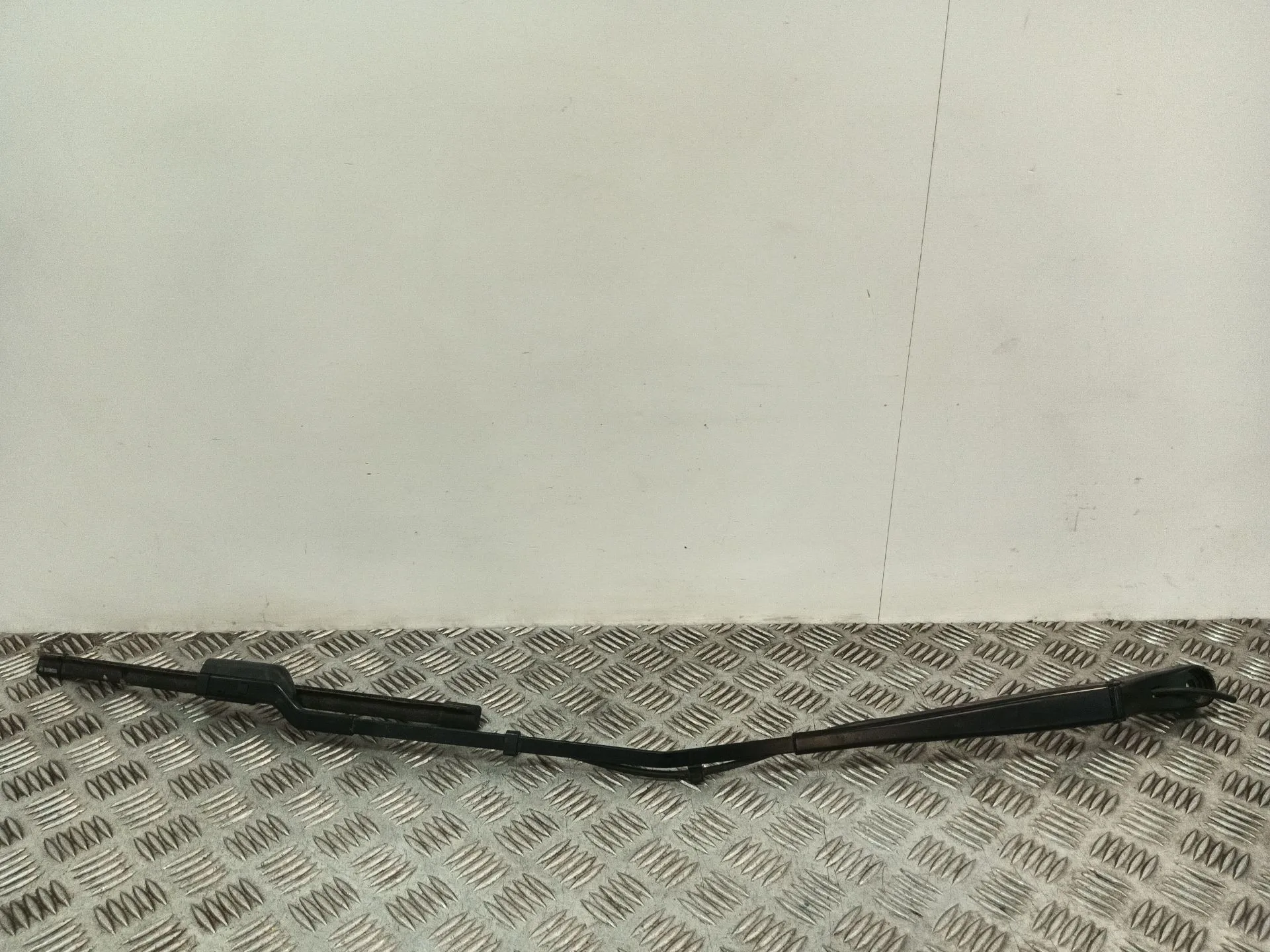 Brazo Limpia Delantero Izquierdo para Peugeot 3008 Ii Suv (Mc_, Mr_, Mj_, M4_)