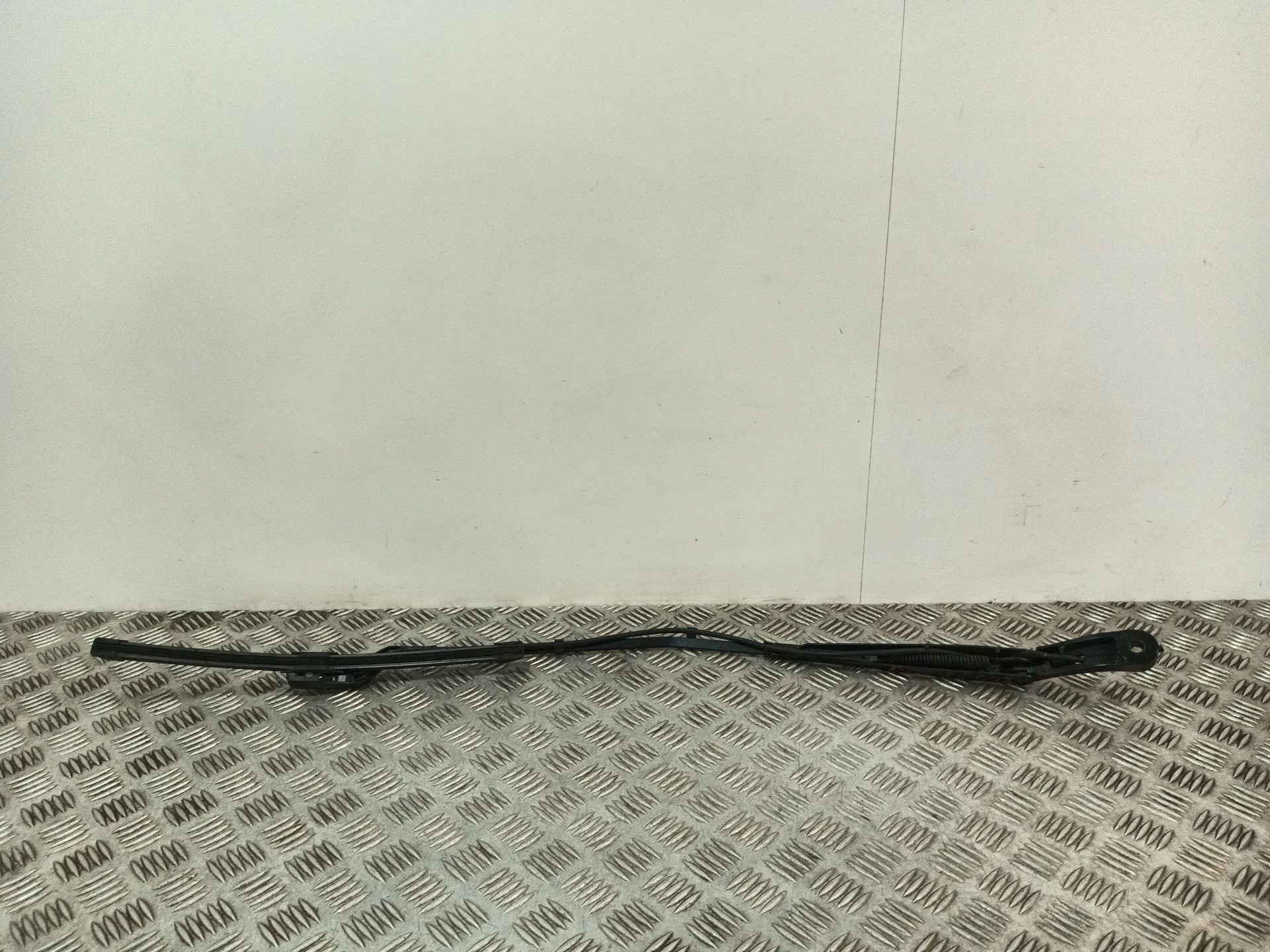 Brazo Limpia Delantero Izquierdo para Peugeot 3008 Ii Suv (Mc_, Mr_, Mj_, M4_)