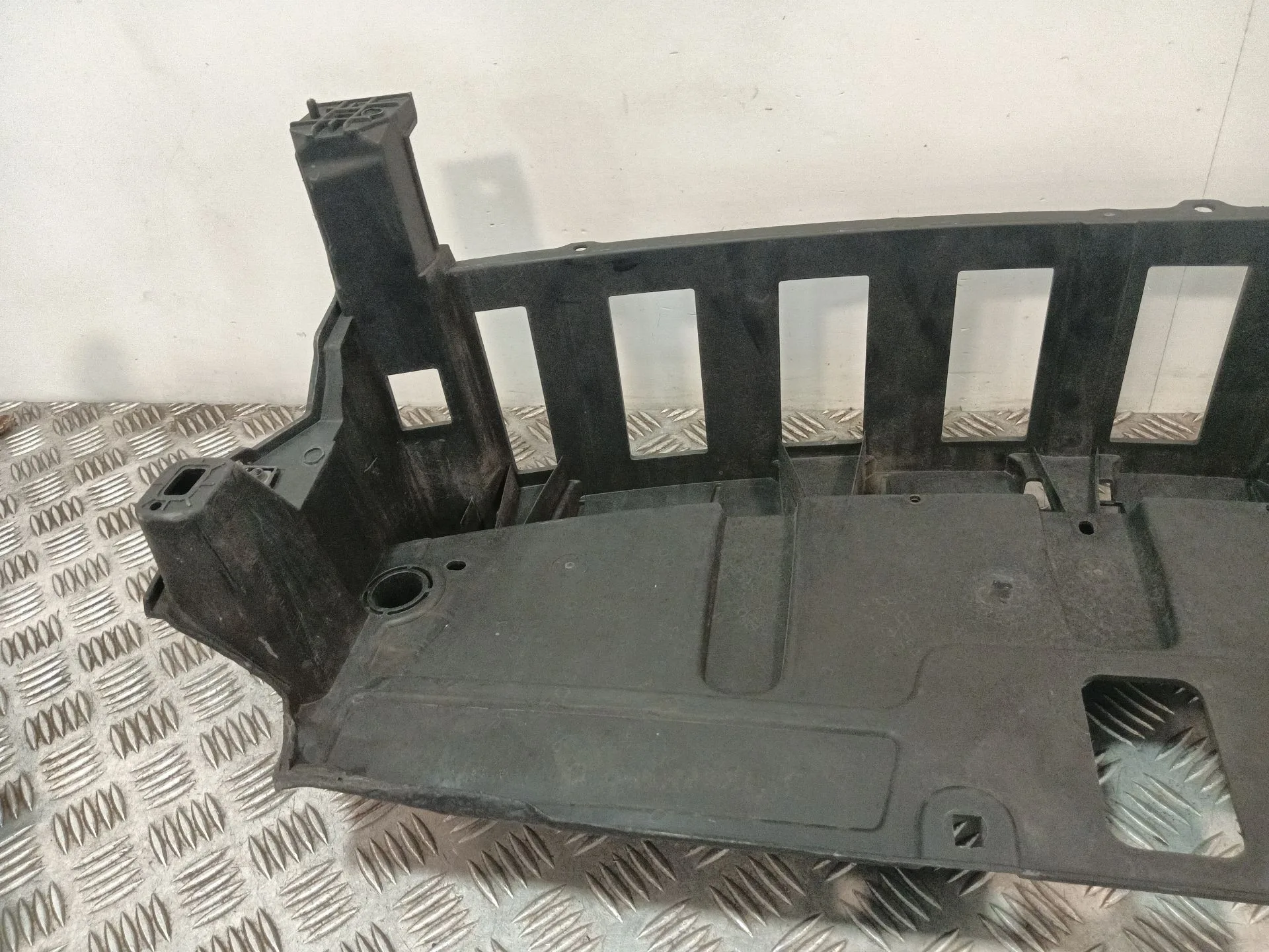 Travesano Superior Parte Frontal para Peugeot 3008 Ii Suv (Mc_, Mr_, Mj_, M4_)