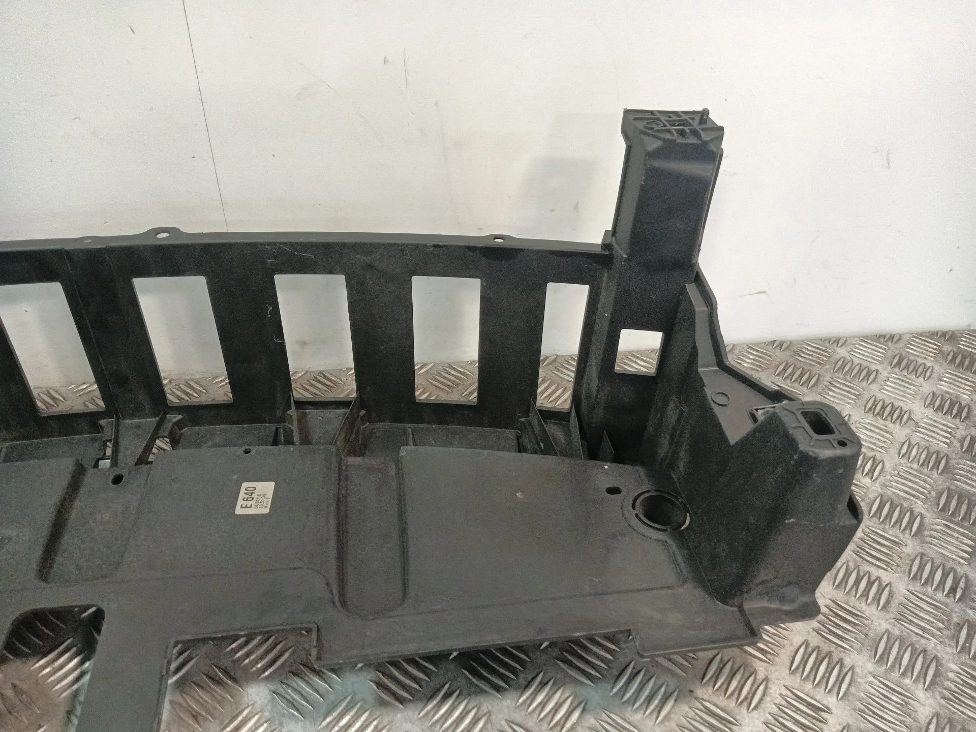 Travesano Superior Parte Frontal para Peugeot 3008 Ii Suv (Mc_, Mr_, Mj_, M4_)