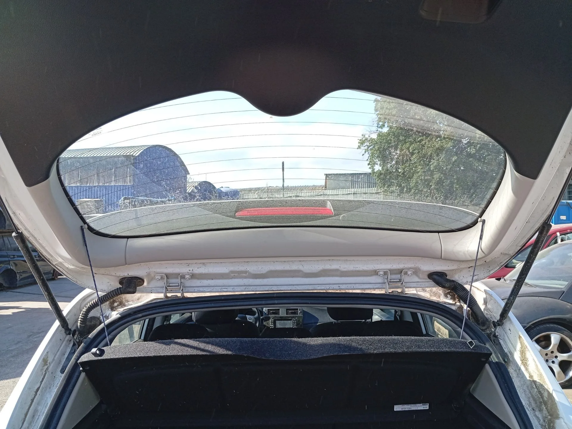 Amortiguadores Maletero / Porton para Nissan Pulsar Hatchback (C13)