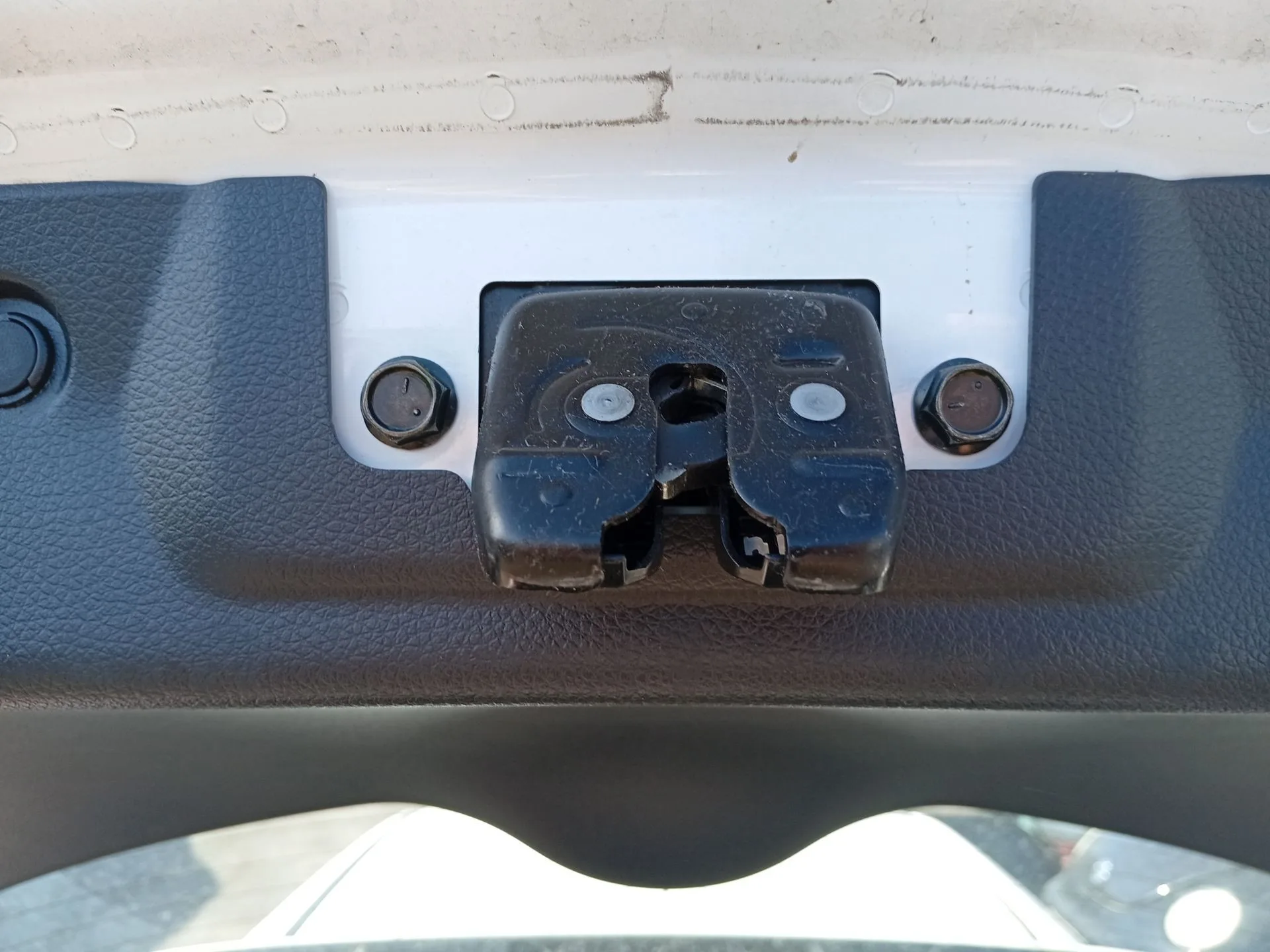Cerradura Maletero / Porton para Nissan Pulsar Hatchback (C13)