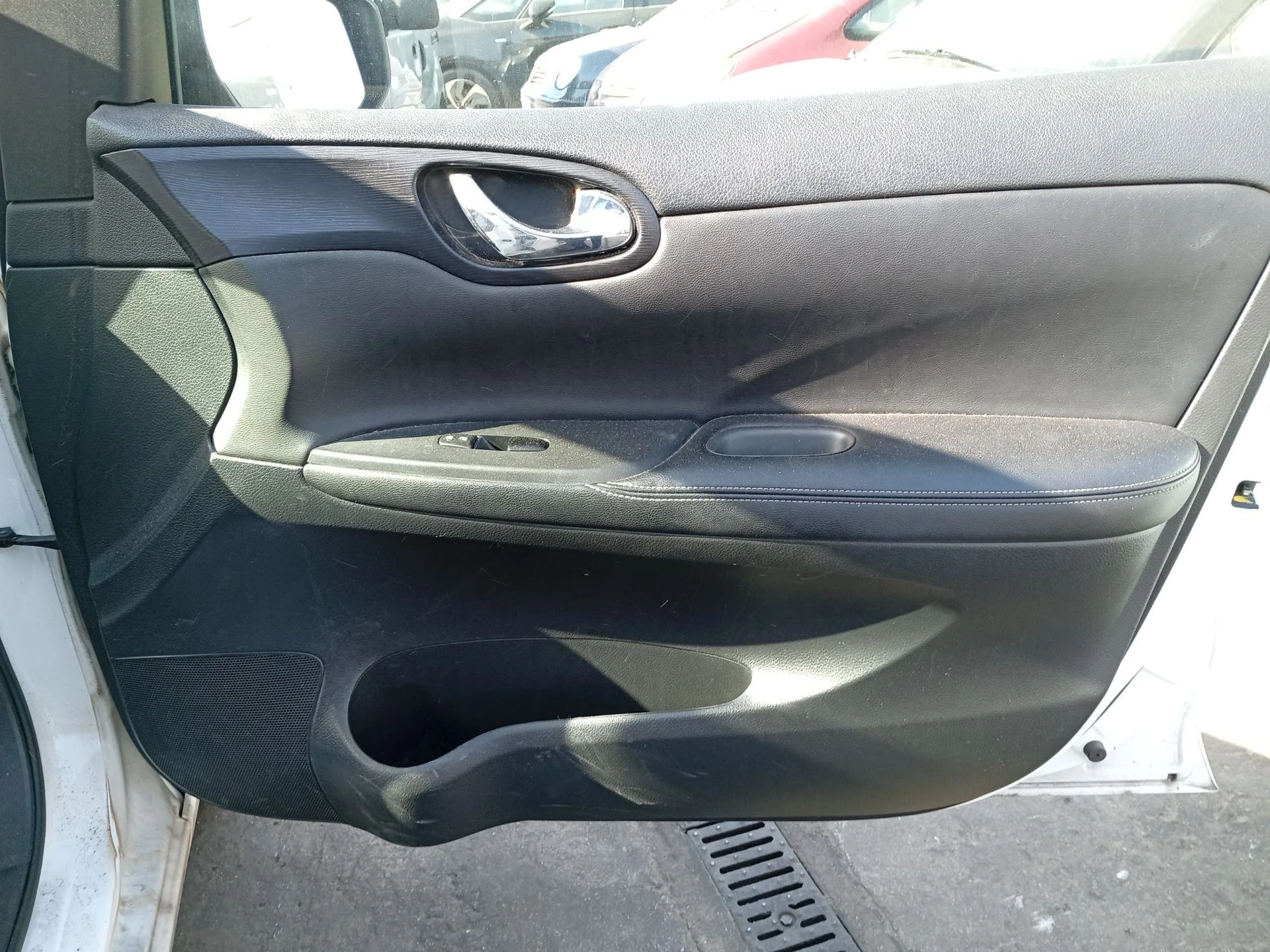 Guarnecido Puerta Delantera Derecha para Nissan Pulsar Hatchback (C13)