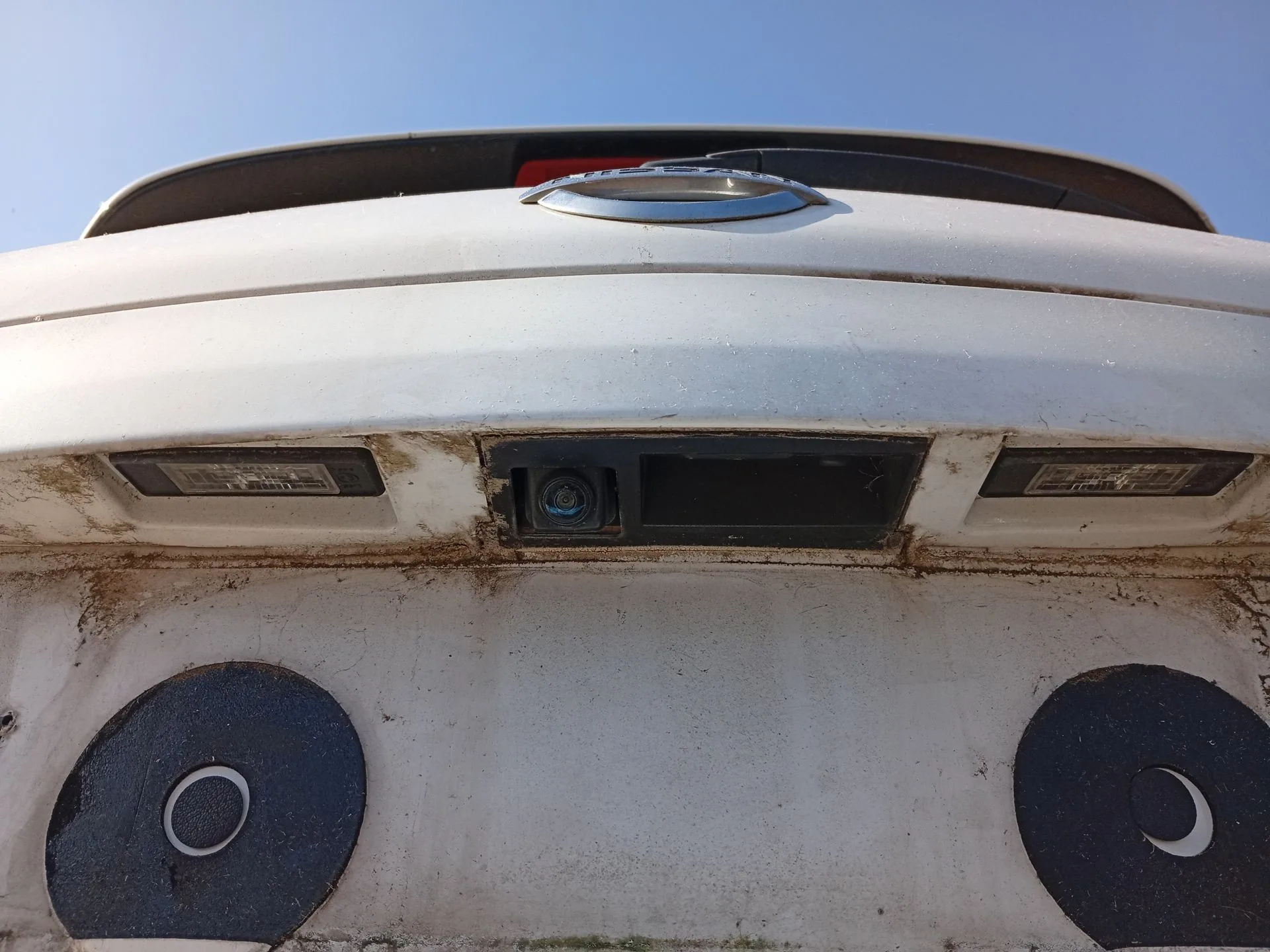 Maneta Exterior Porton para Nissan Pulsar Hatchback (C13)