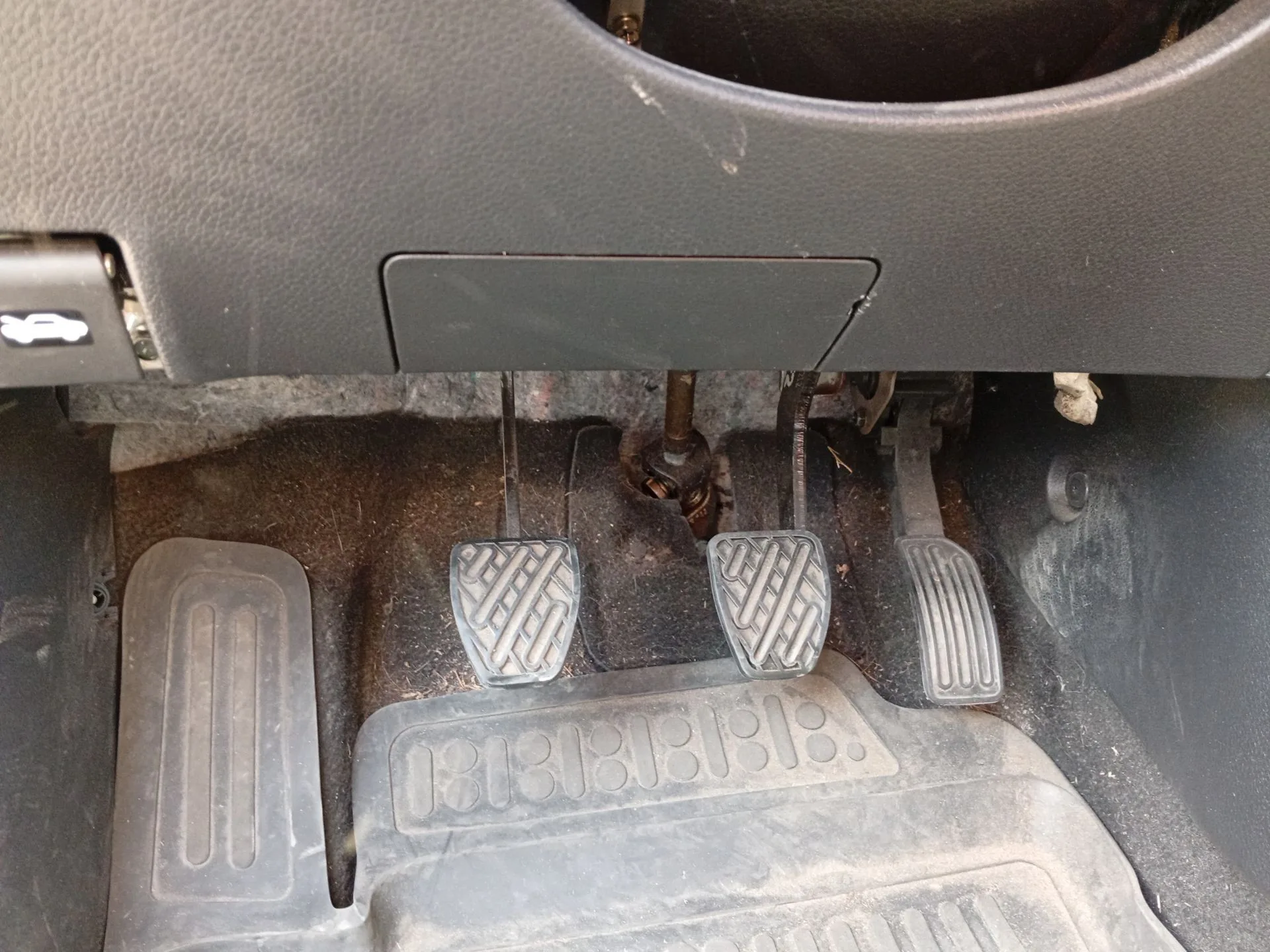 Pedal Embrague para Nissan Pulsar Hatchback (C13)