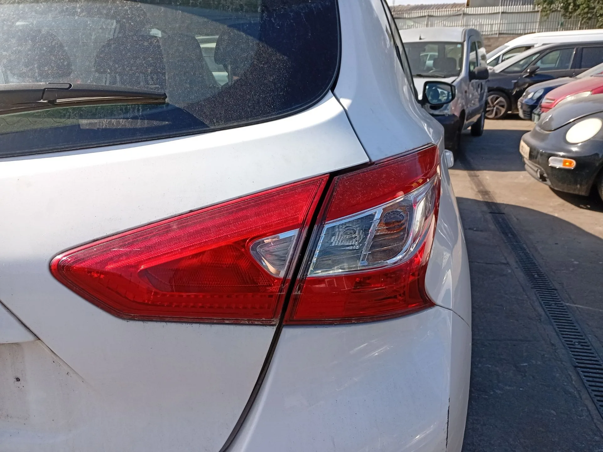 Piloto Trasero Derecho para Nissan Pulsar Hatchback (C13)