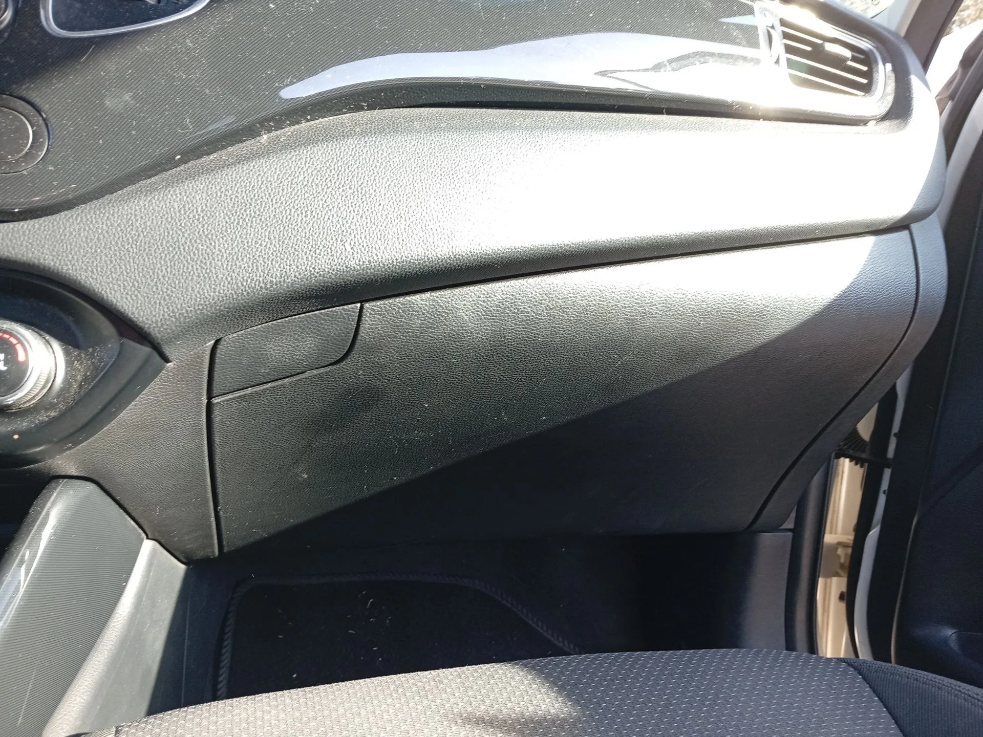 Guantera para Kia Carens Iv