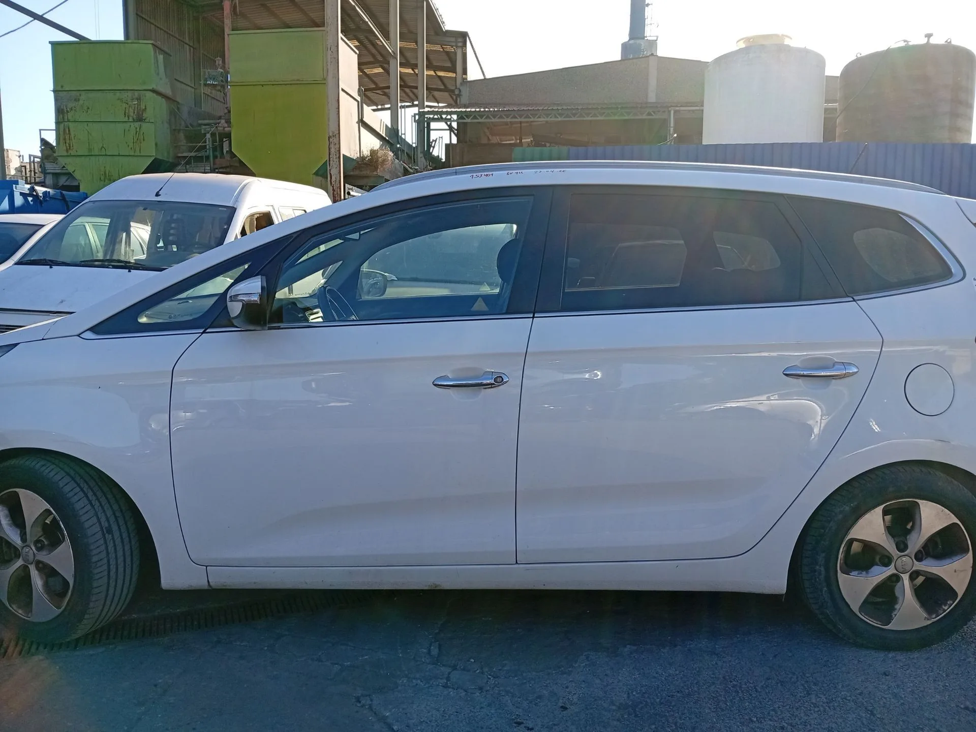 Puerta Delantera Izquierda para Kia Carens Iv