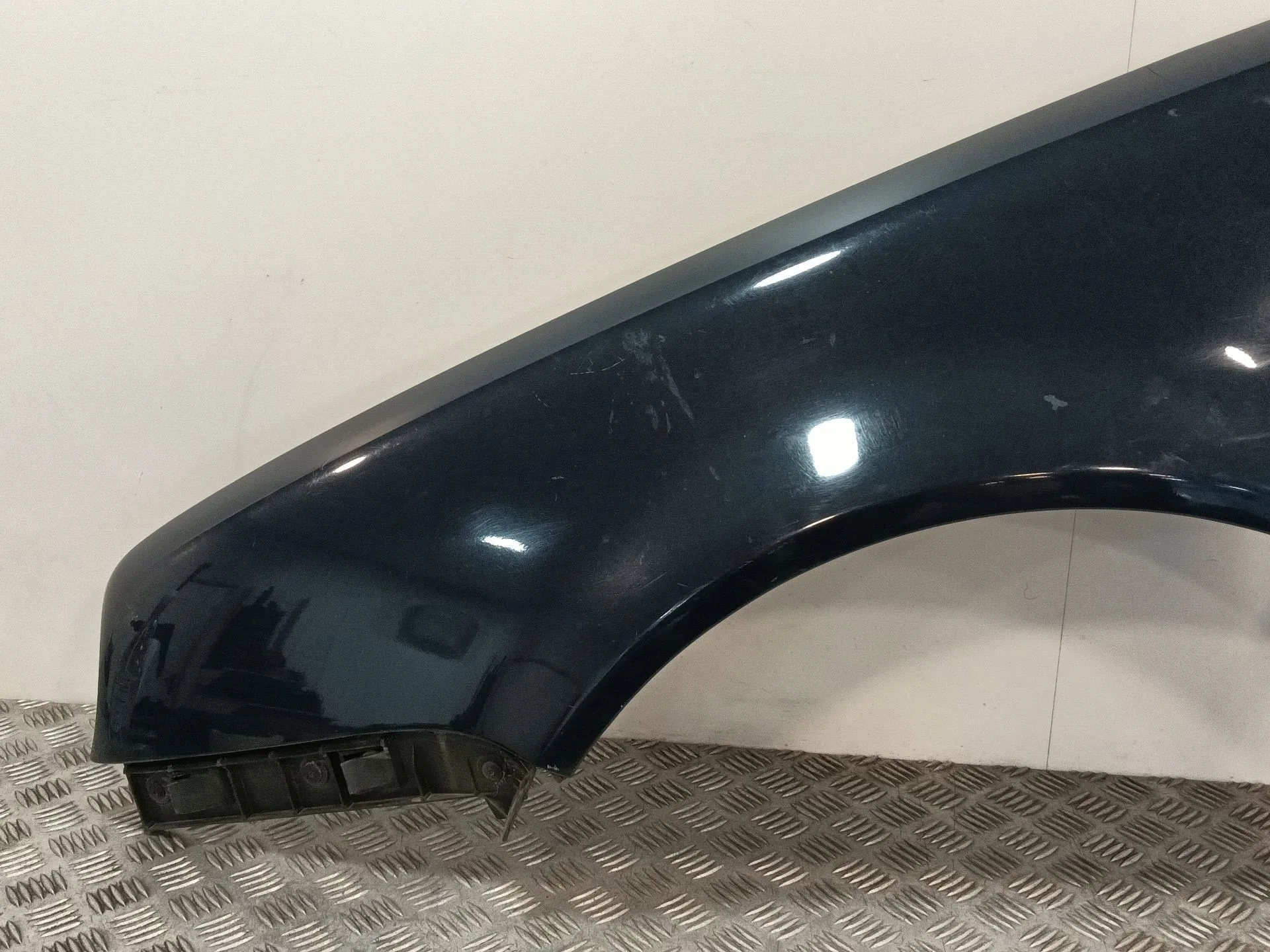 Aleta Delantera Izquierda para Volkswagen Golf Iv (1J1)